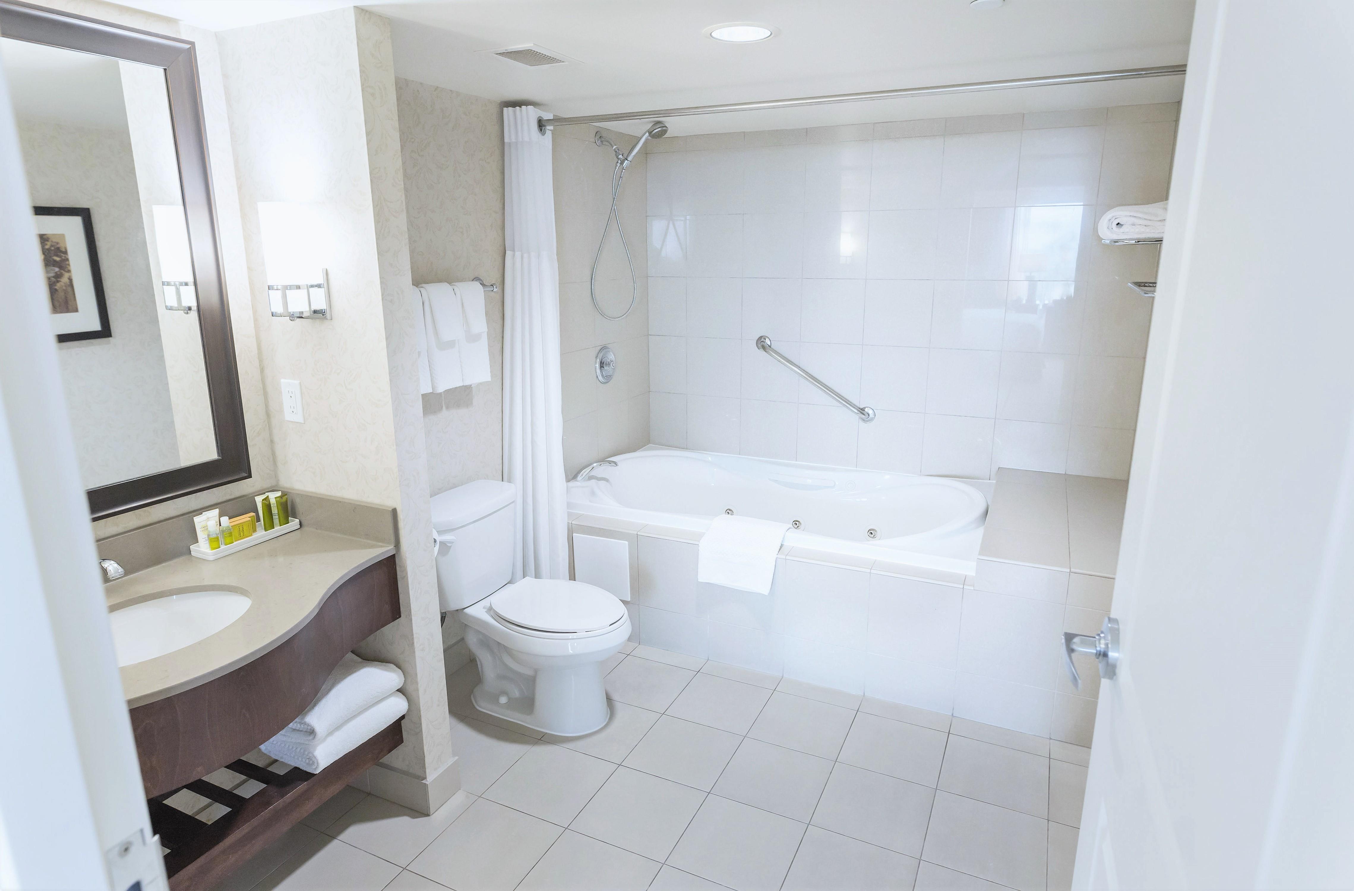 Hilton Niagara Falls/Fallsview Hotel & Suites Room Type - 1 KING WHIRLPOOL CANVW