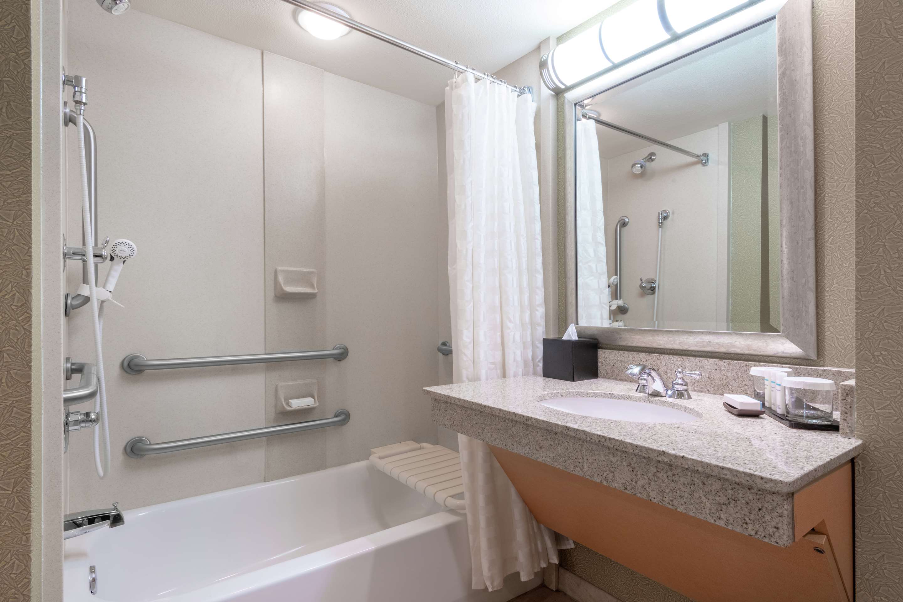 Guest room bath