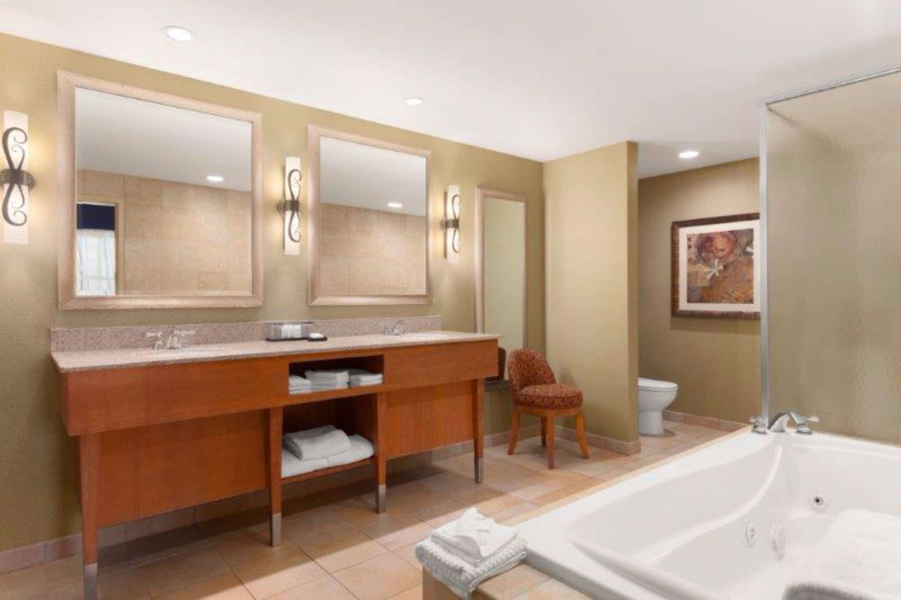 Guest room bath