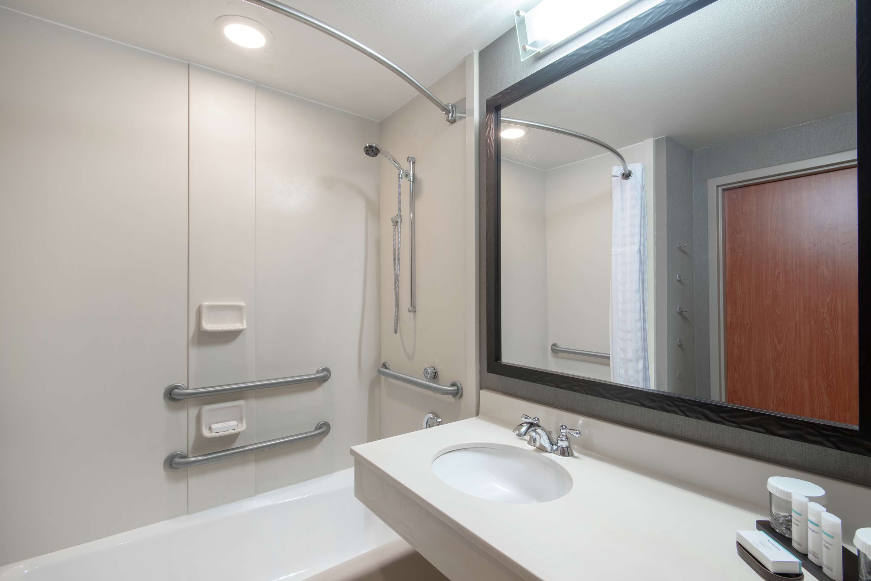 Guest room bath