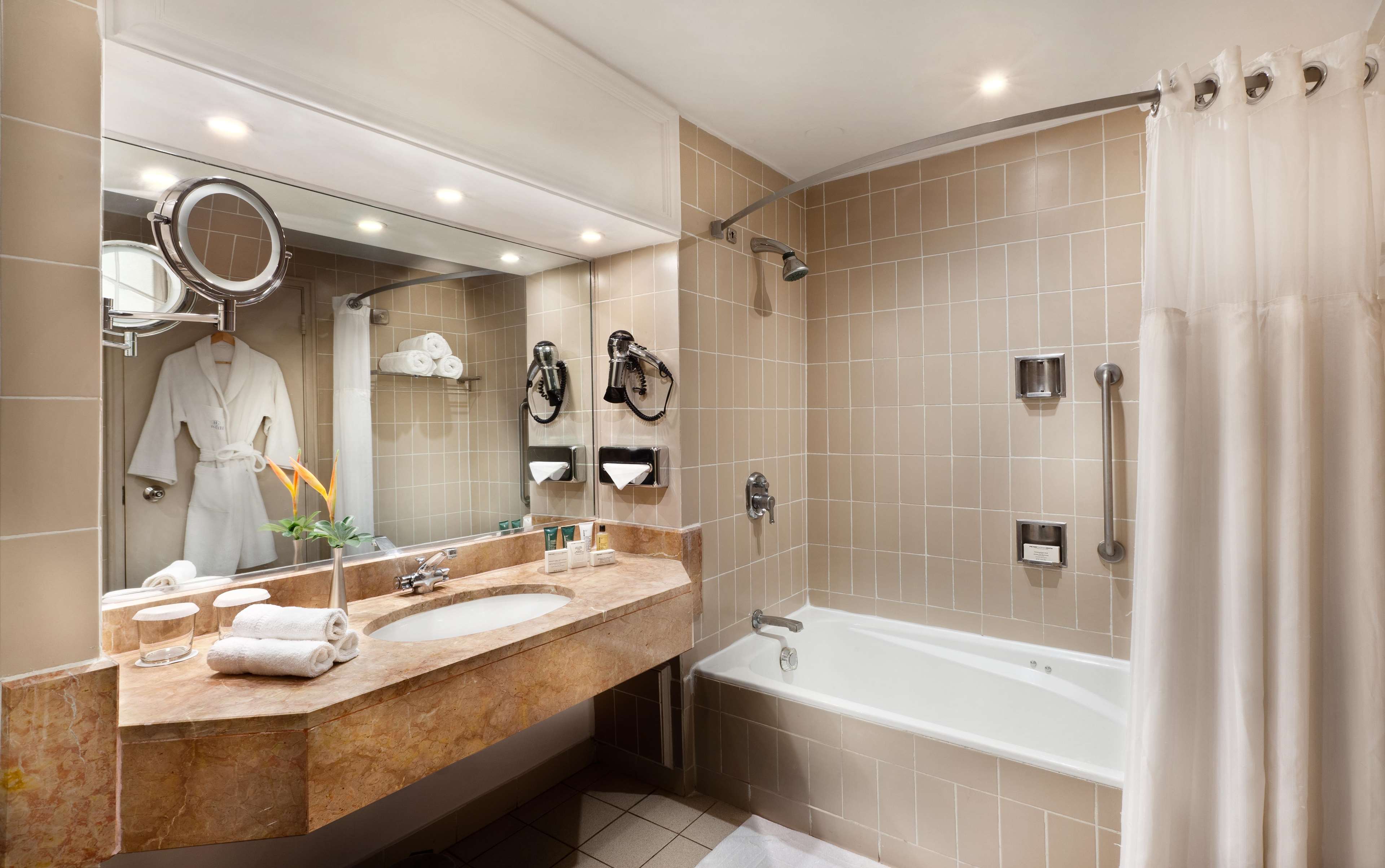 Hilton Yaounde Room Type - KING HILTON GUESTROOM