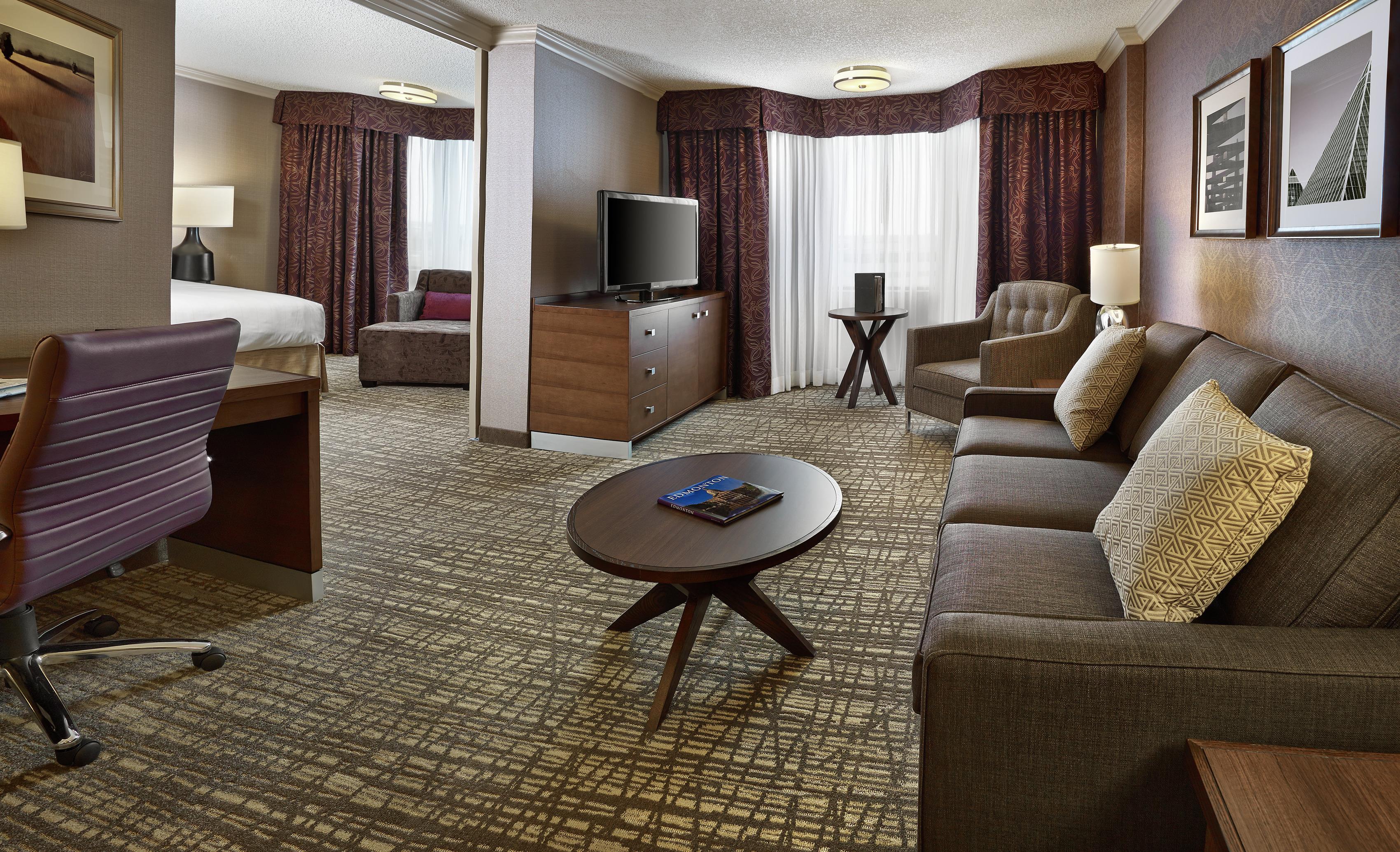 DoubleTree by Hilton Hotel West Edmonton Room Type - 1 KG ACC RI SHWR NO SMOK