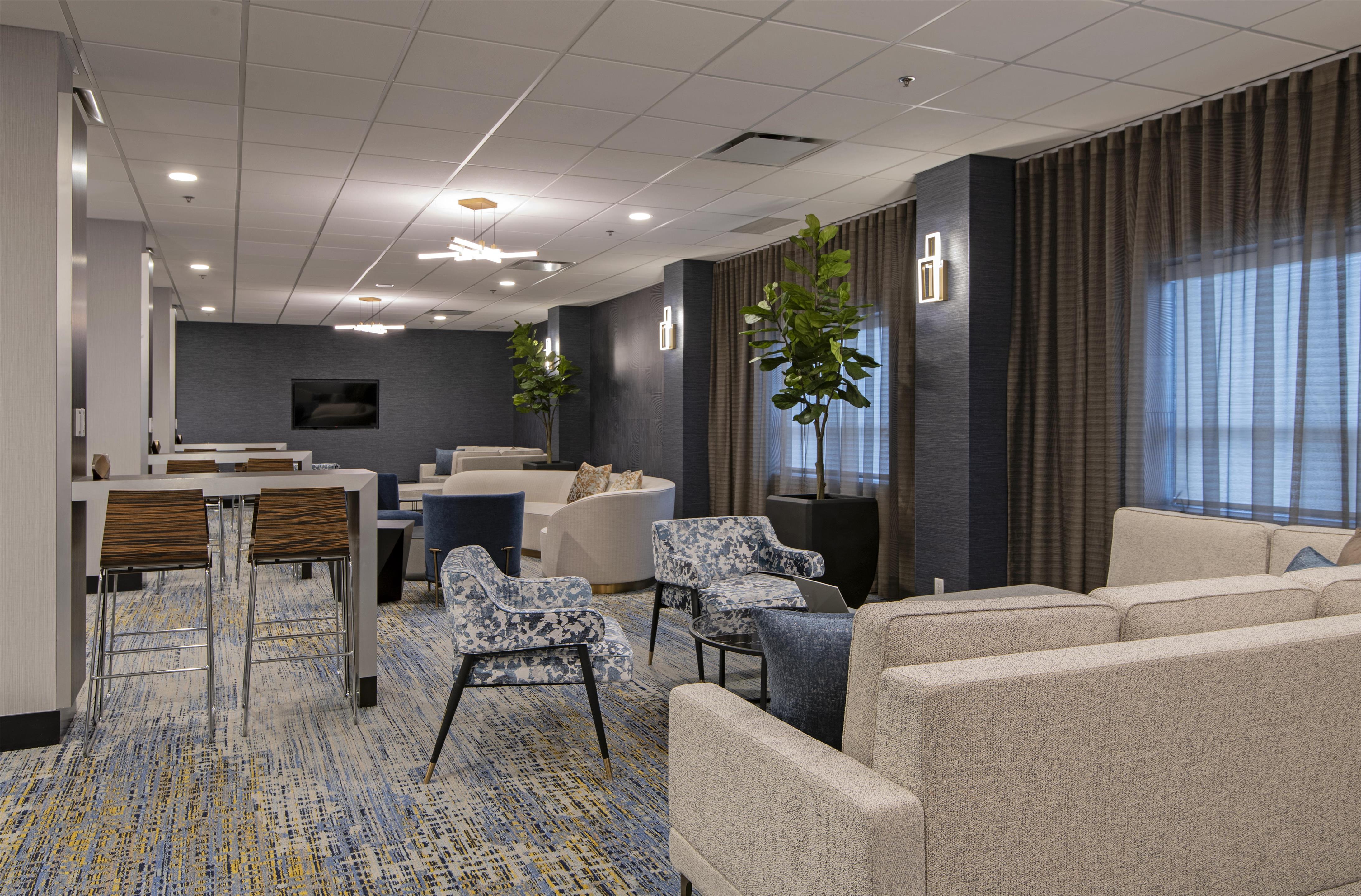 Restaurant | DoubleTree by Hilton Hotel West Edmonton