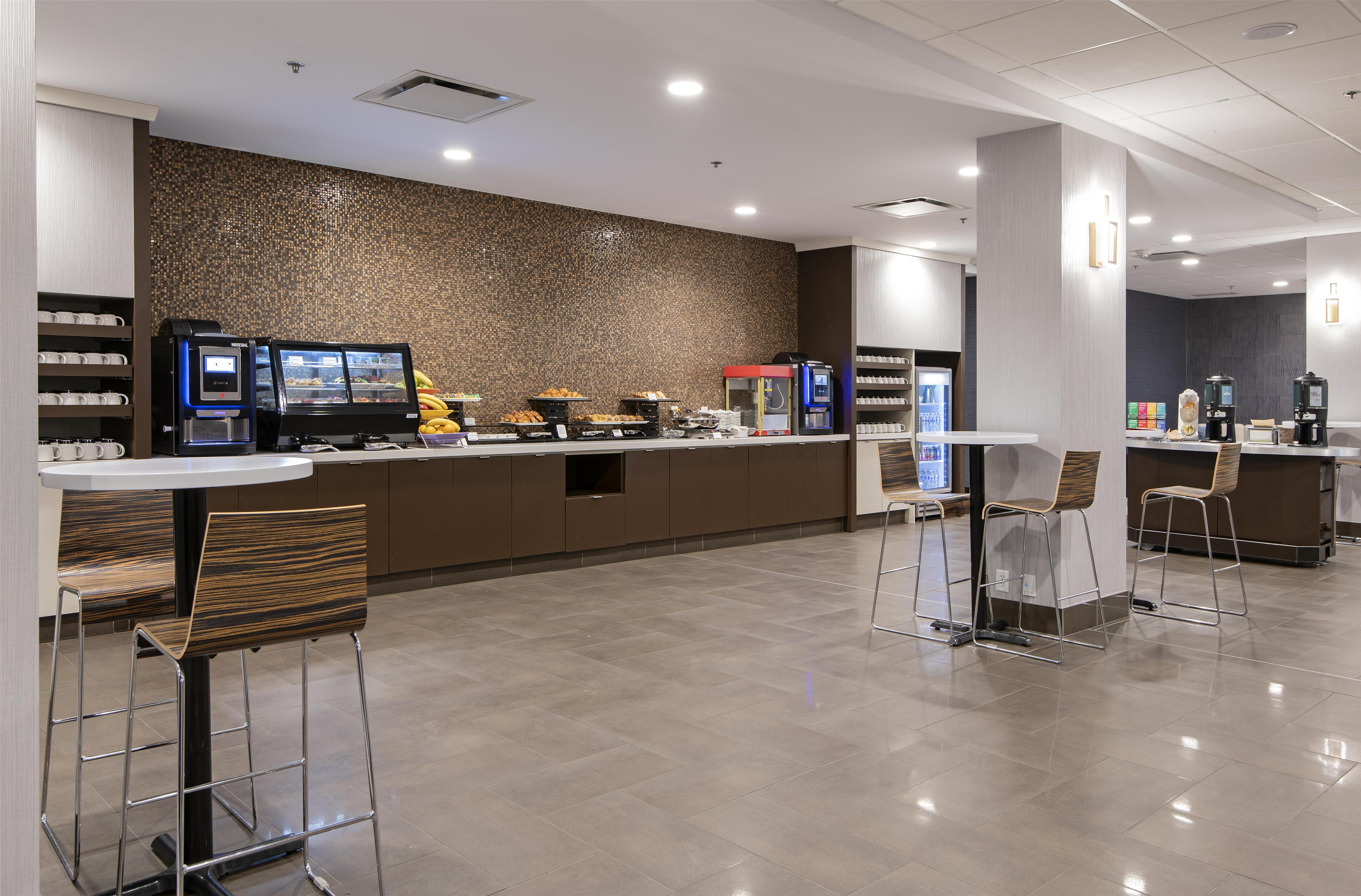 Restaurant | DoubleTree by Hilton Hotel West Edmonton