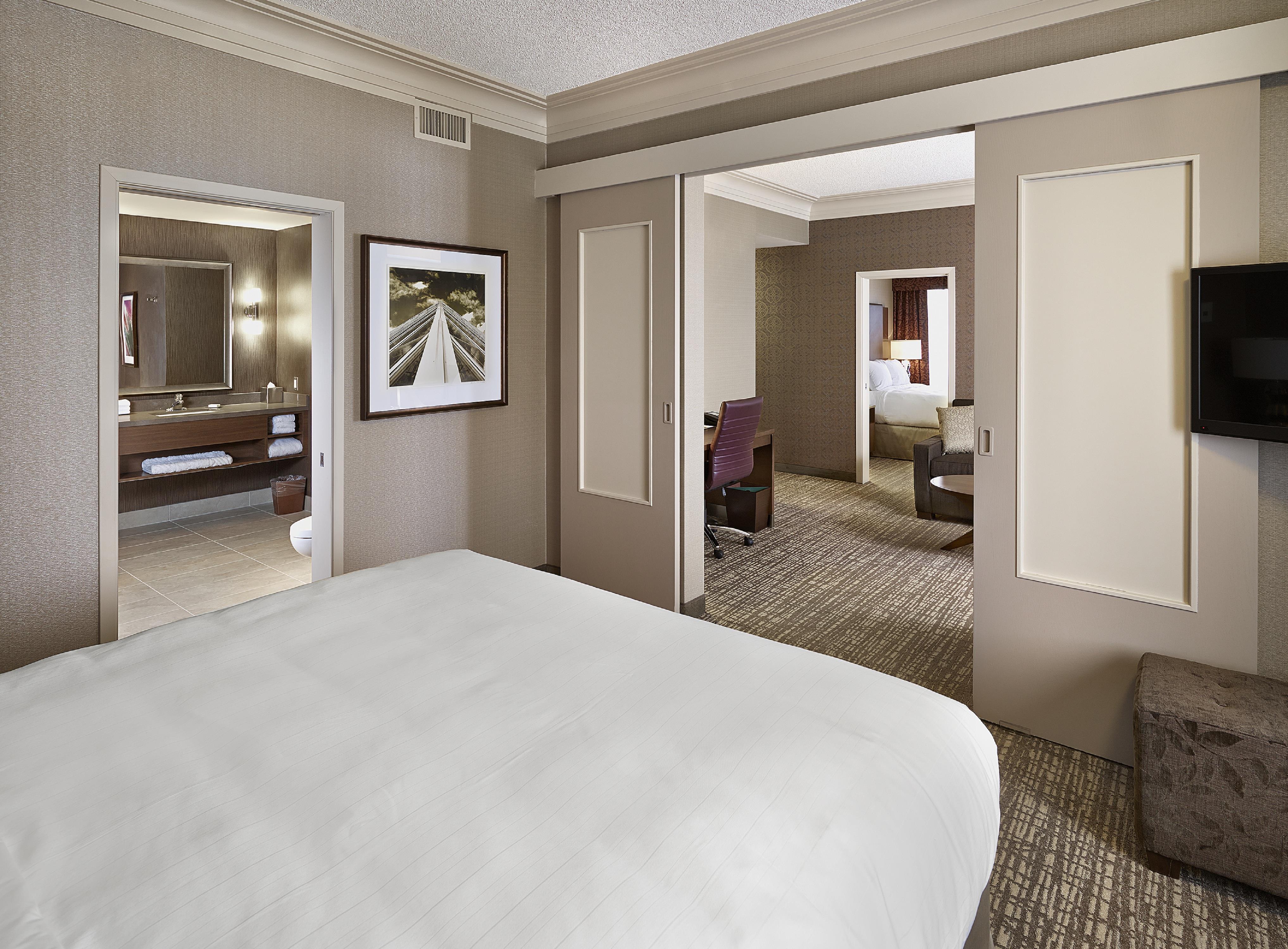 DoubleTree by Hilton Hotel West Edmonton Room Type - 2 KG 2 BEDROOM SUITE NS