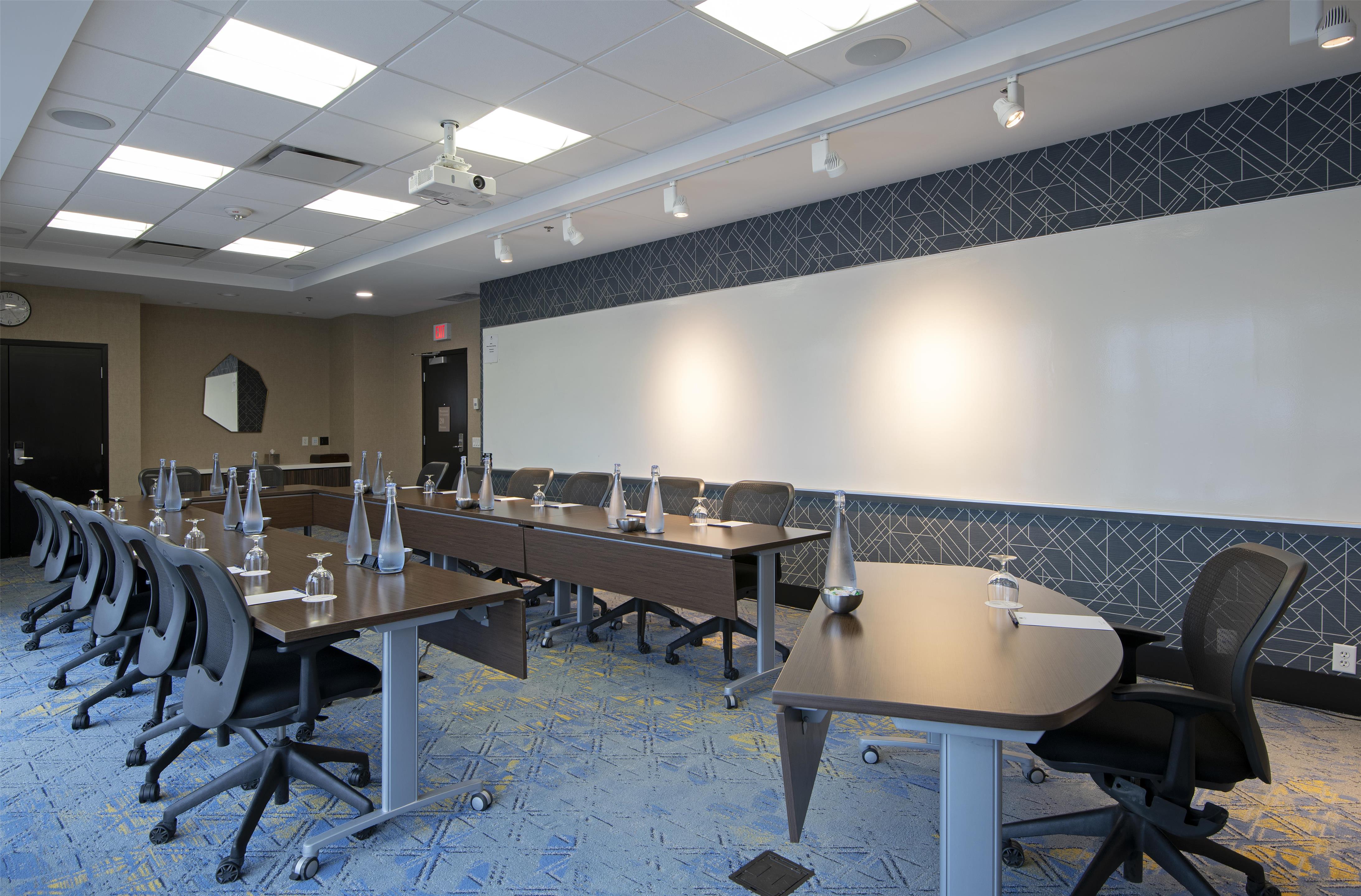 Meeting Room | DoubleTree by Hilton Hotel West Edmonton