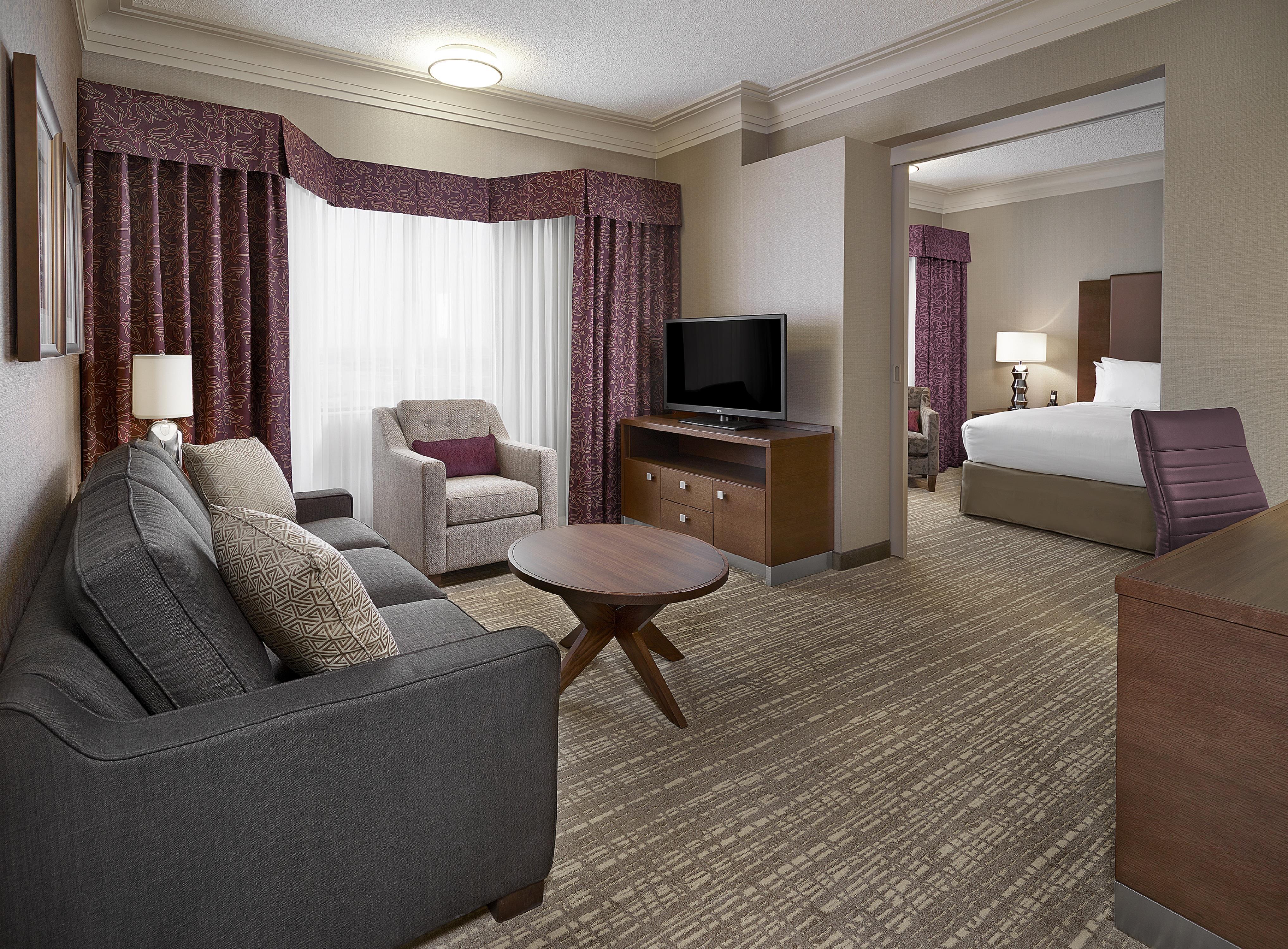 DoubleTree by Hilton Hotel West Edmonton Room Type - 1 KING SUITE NONSMOKING
