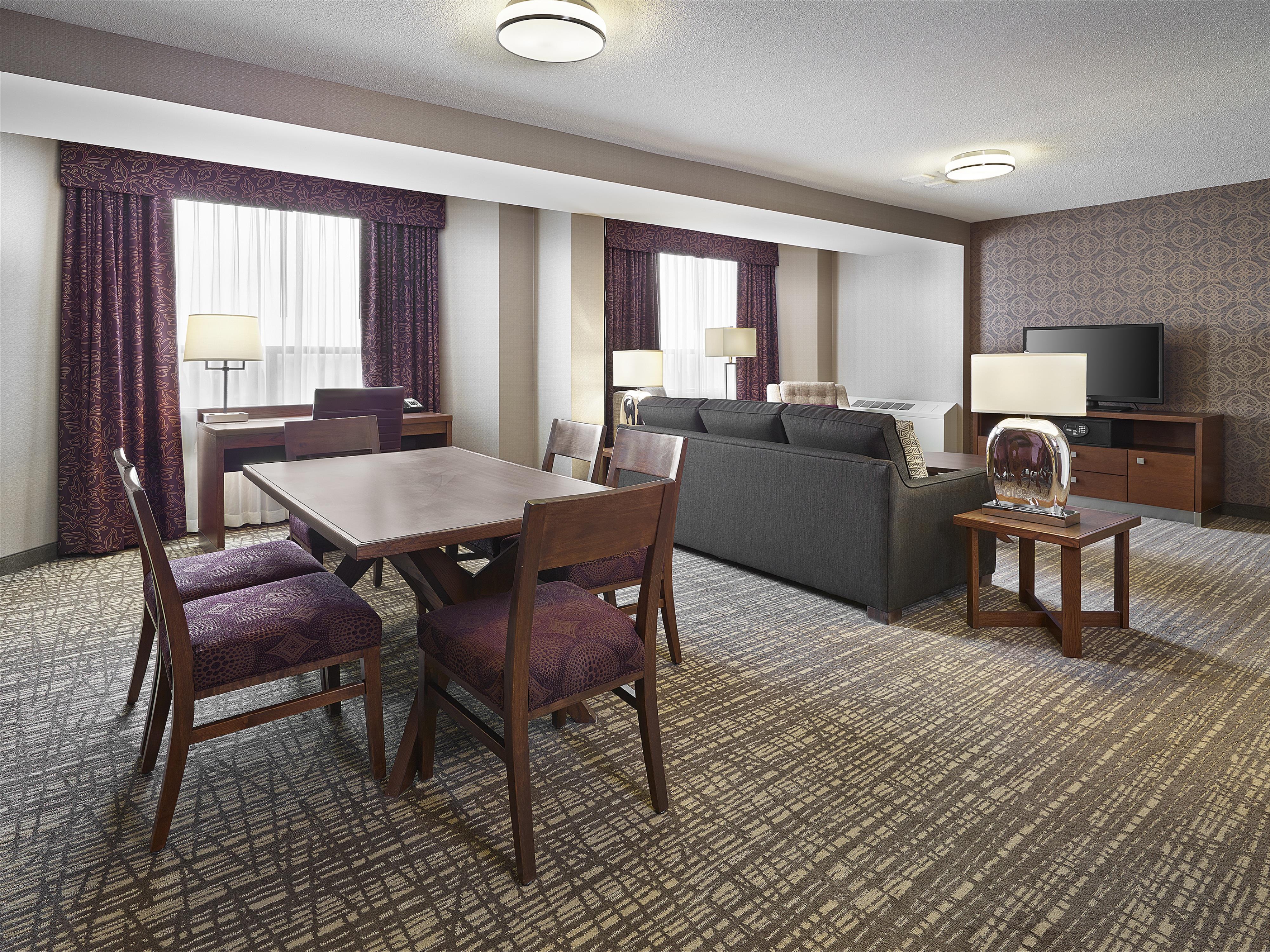 DoubleTree by Hilton Hotel West Edmonton Room Type - 1 KING PRESIDENTIAL NOSMK