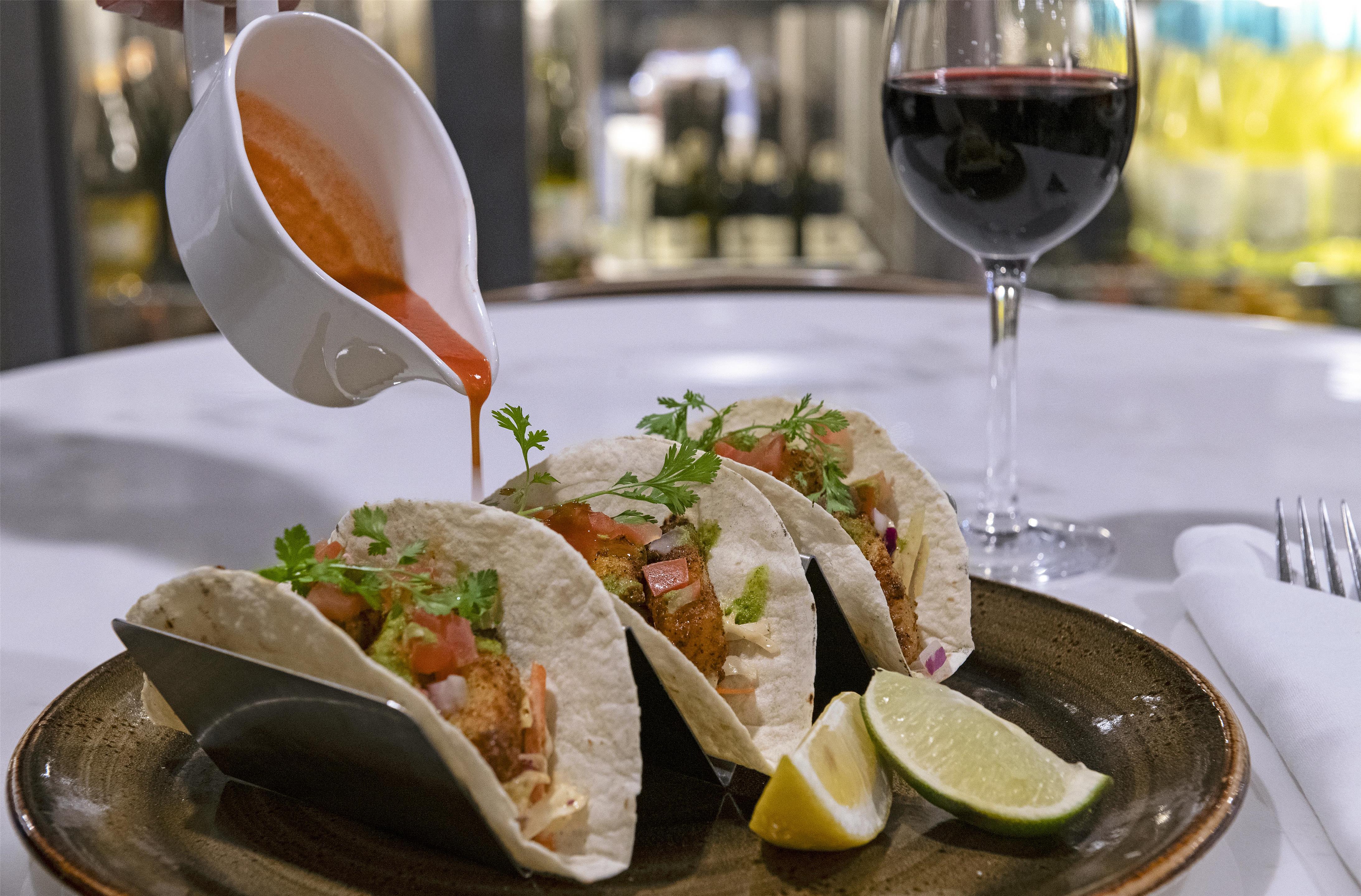 BarLounge | DoubleTree by Hilton Hotel West Edmonton