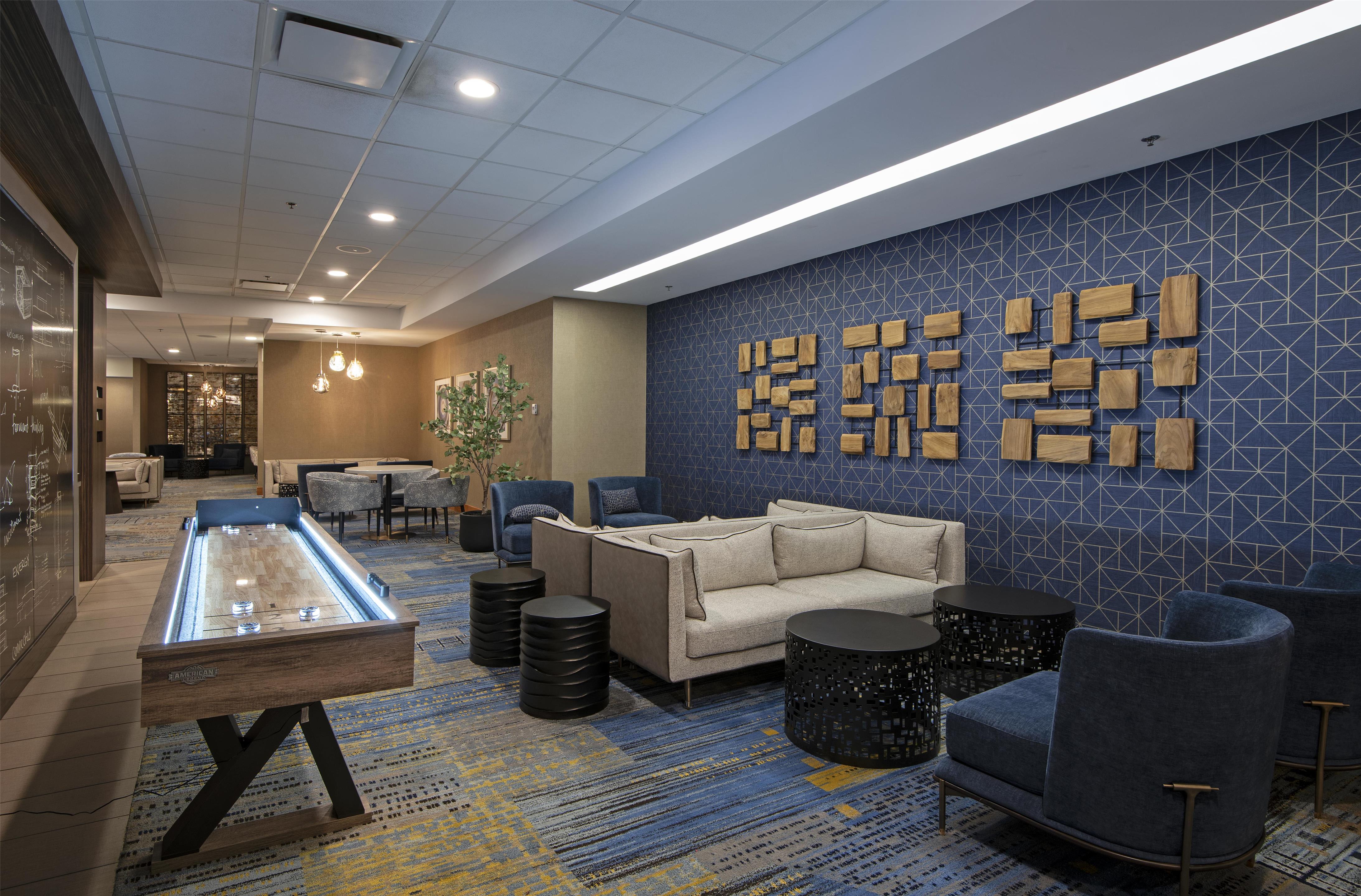 BarLounge | DoubleTree by Hilton Hotel West Edmonton