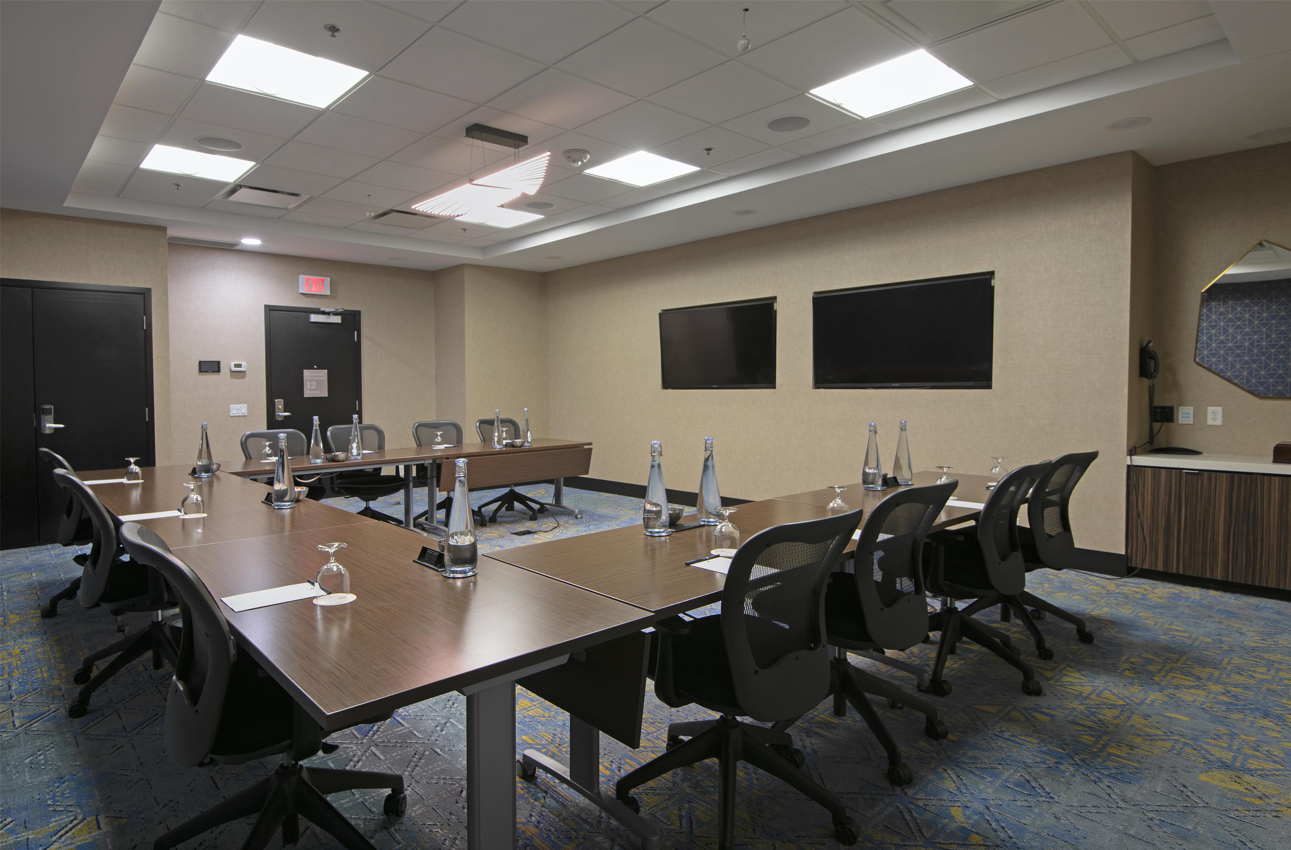 Meeting Room | DoubleTree by Hilton Hotel West Edmonton