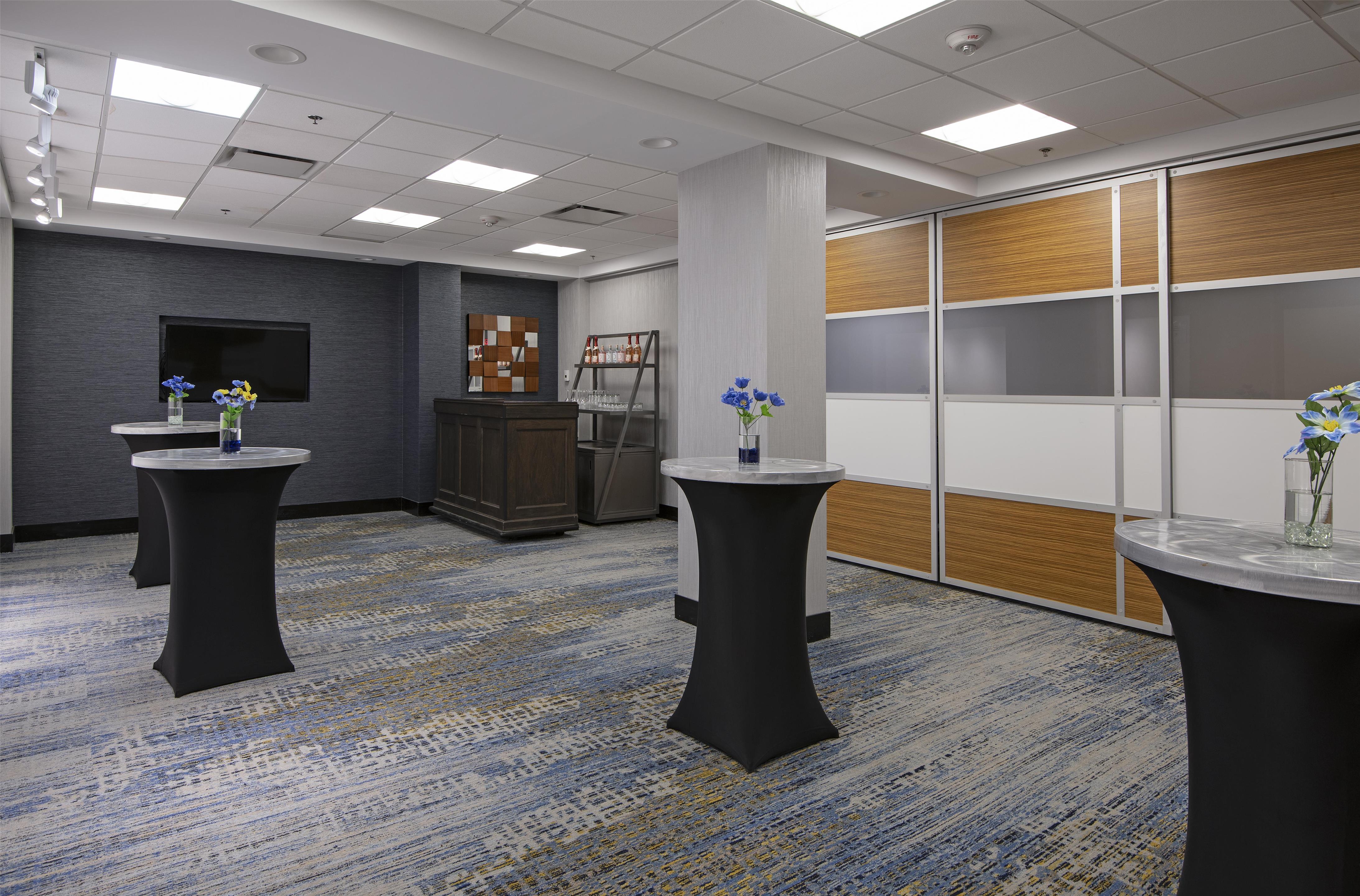 Meeting Room | DoubleTree by Hilton Hotel West Edmonton