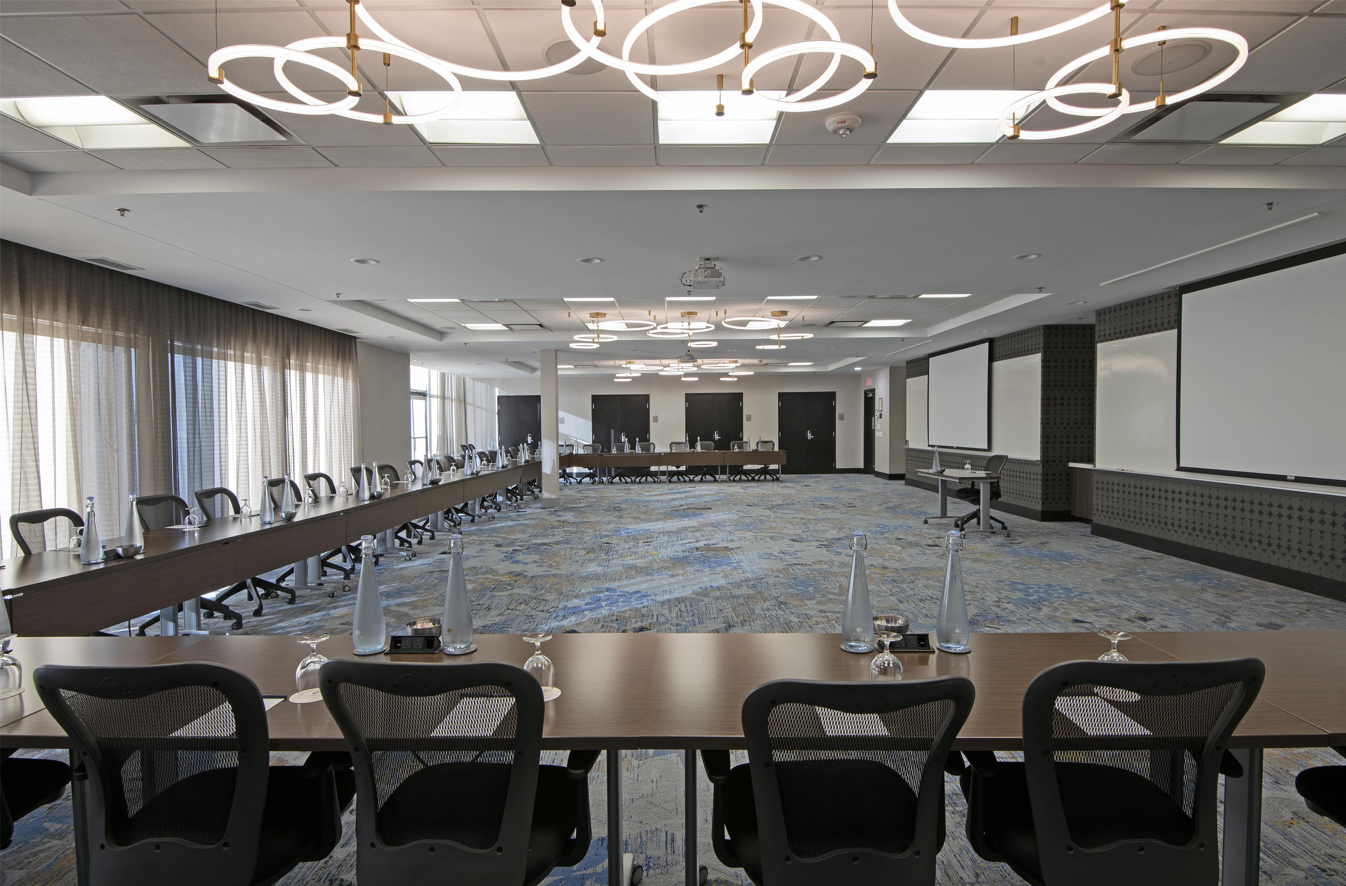 Meeting Room | DoubleTree by Hilton Hotel West Edmonton