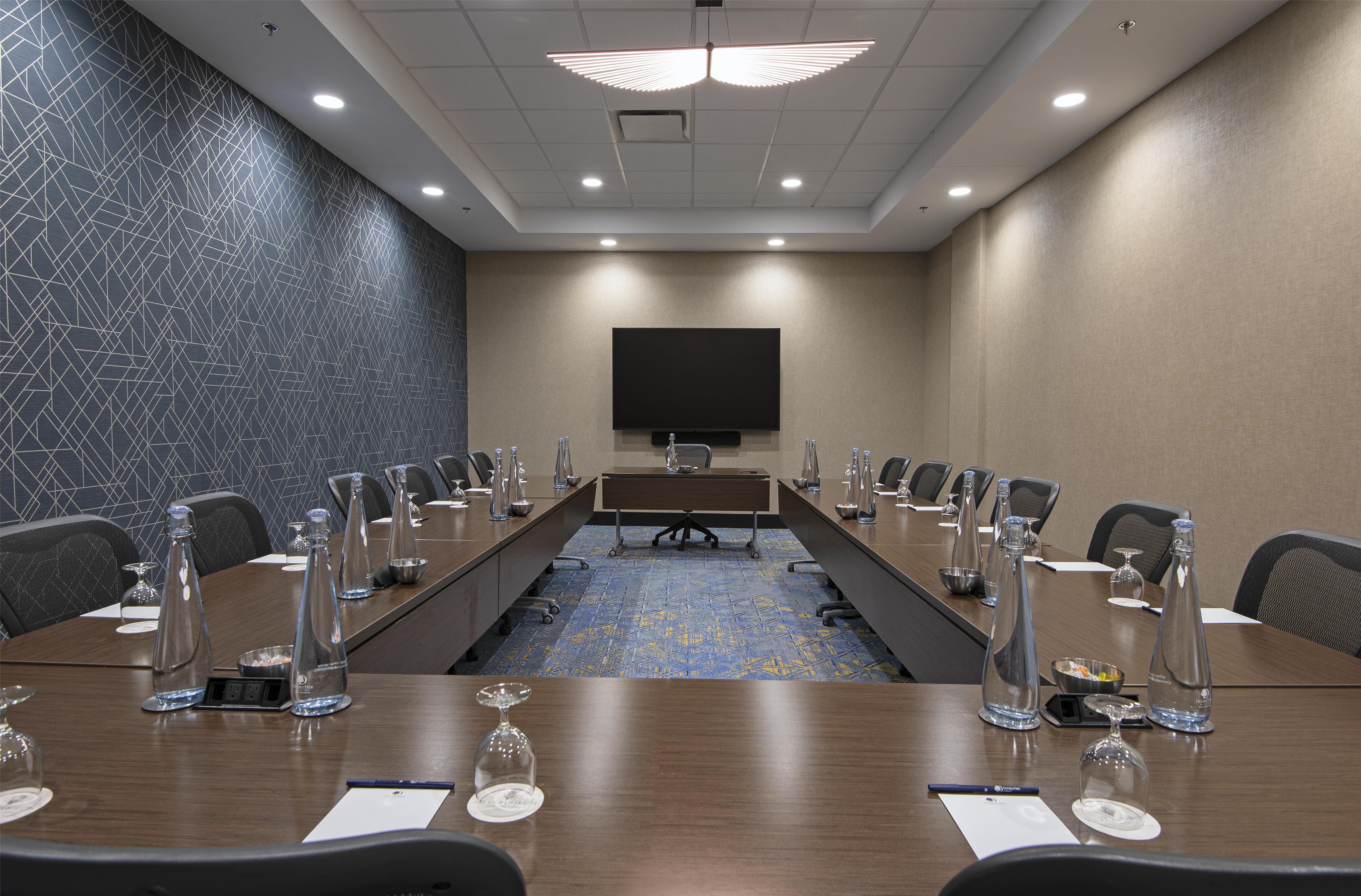 Meeting Room | DoubleTree by Hilton Hotel West Edmonton