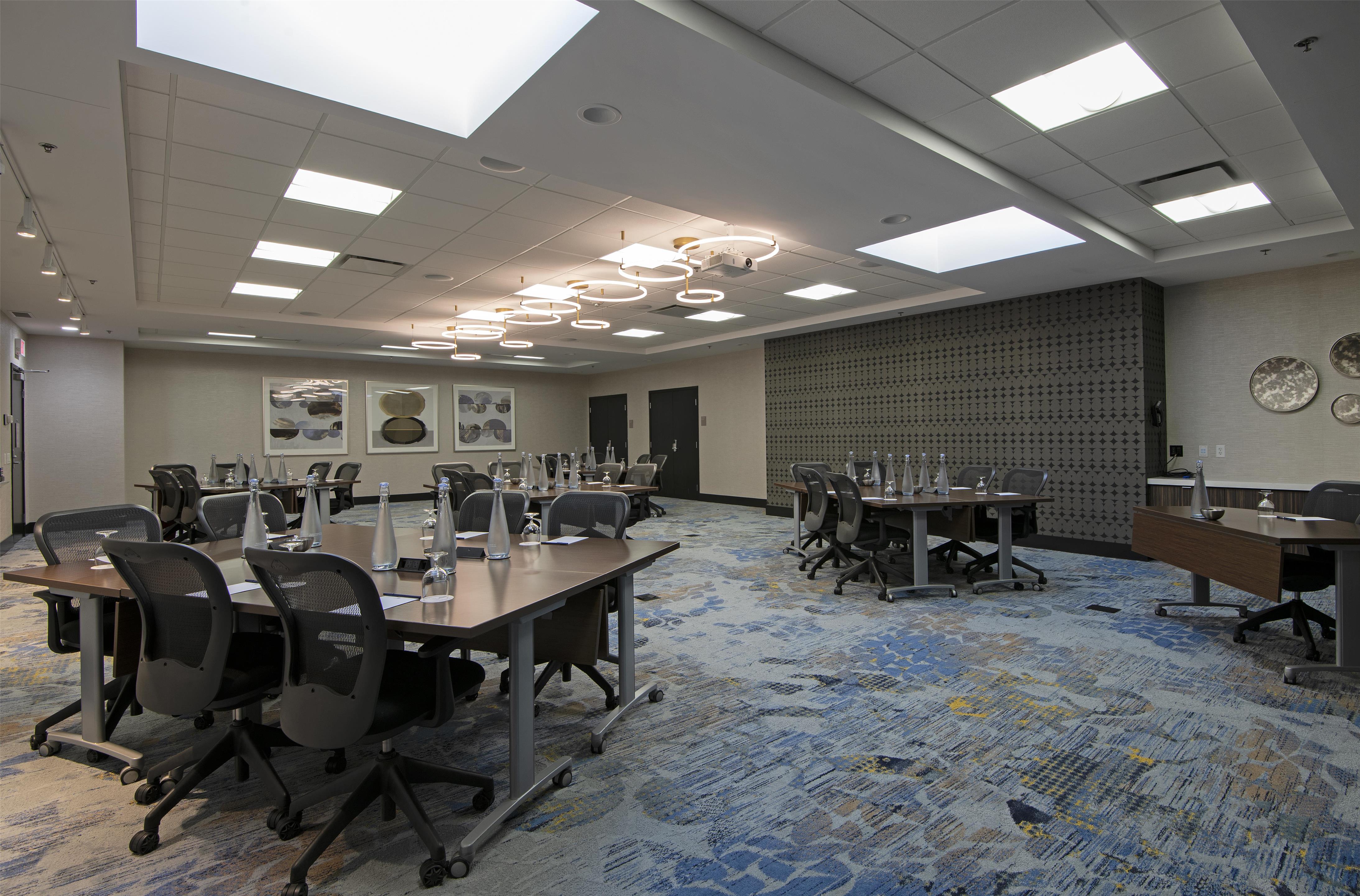Meeting Room | DoubleTree by Hilton Hotel West Edmonton