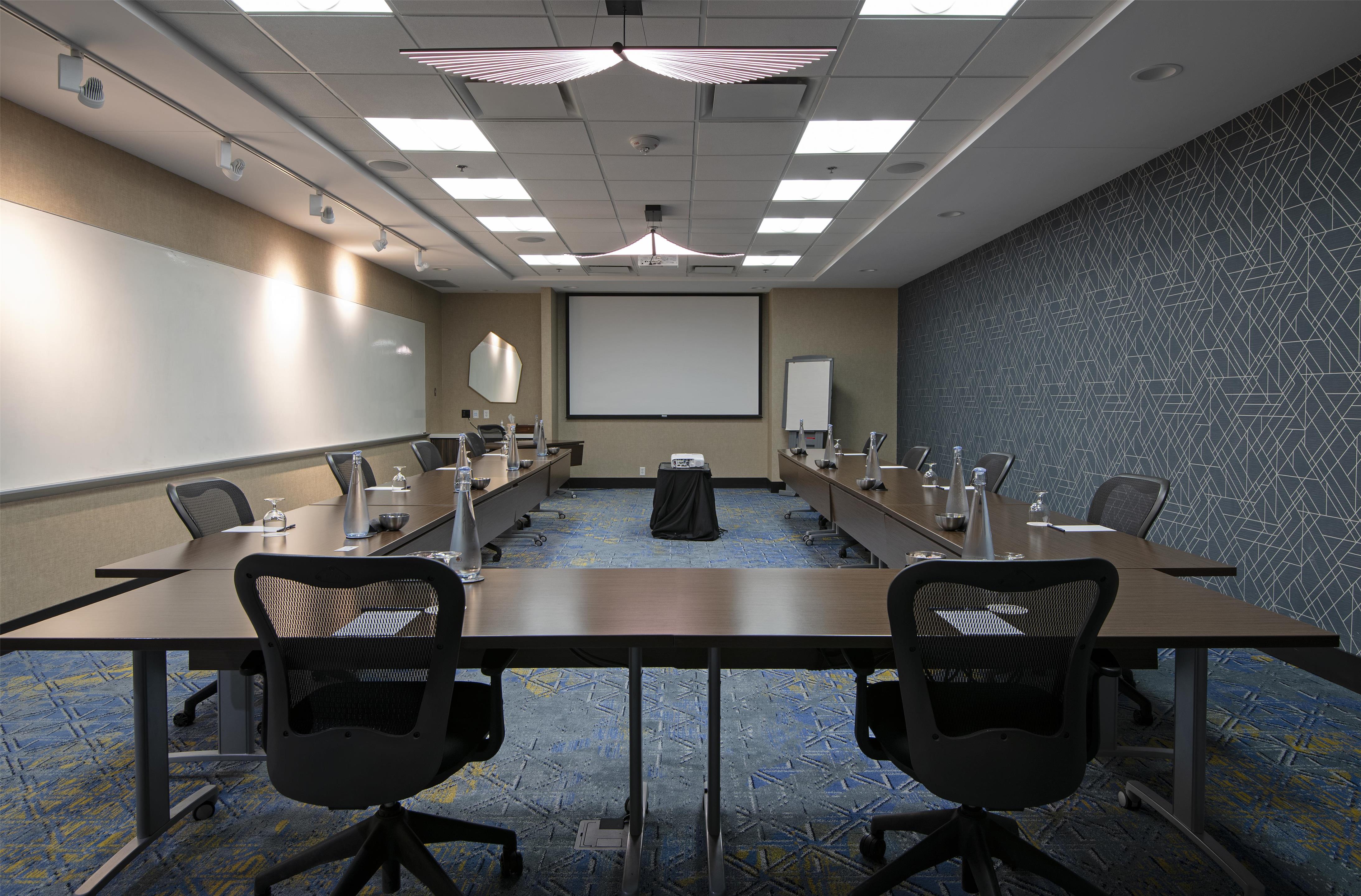 Meeting Room | DoubleTree by Hilton Hotel West Edmonton