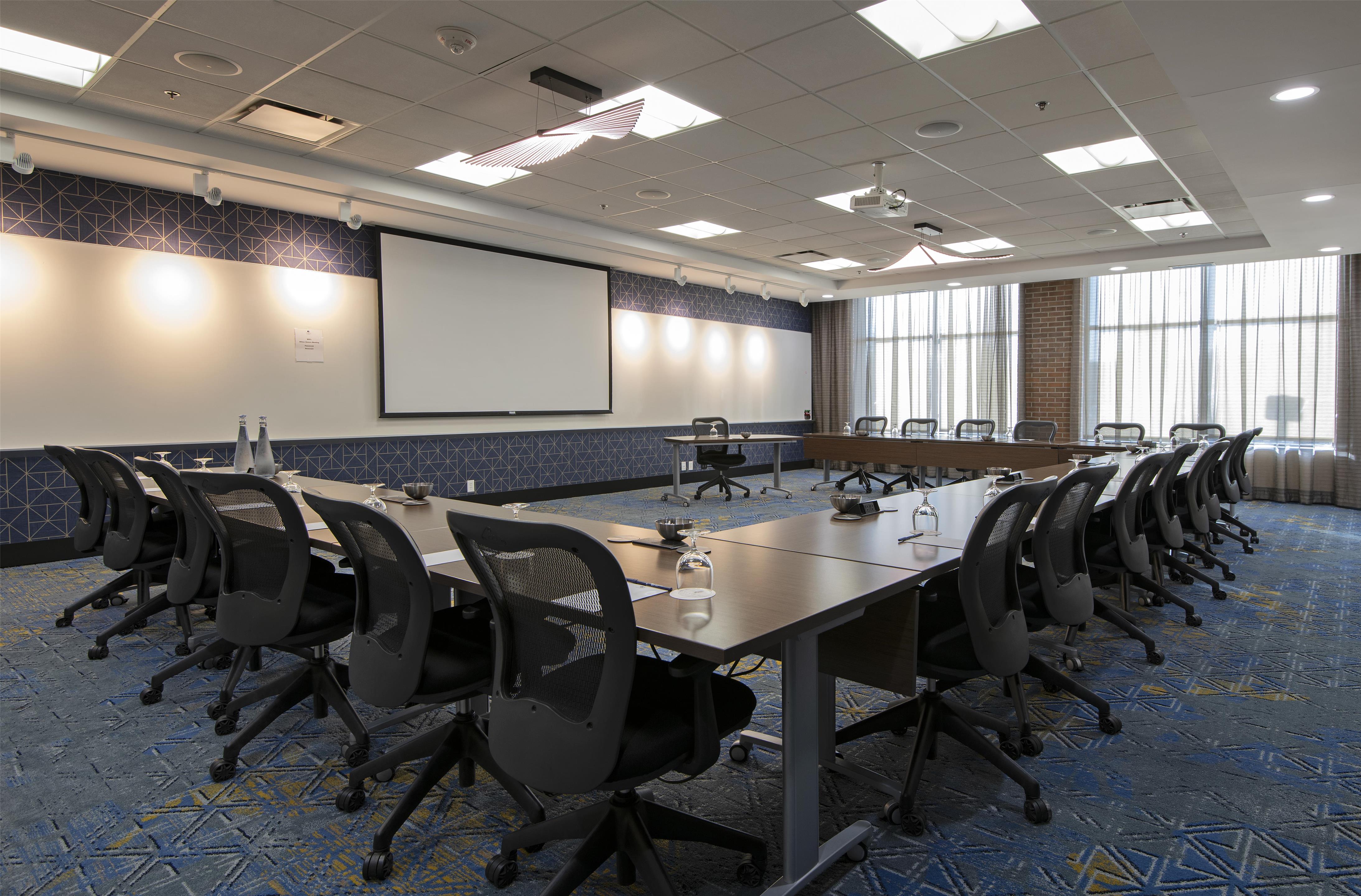 Meeting Room | DoubleTree by Hilton Hotel West Edmonton