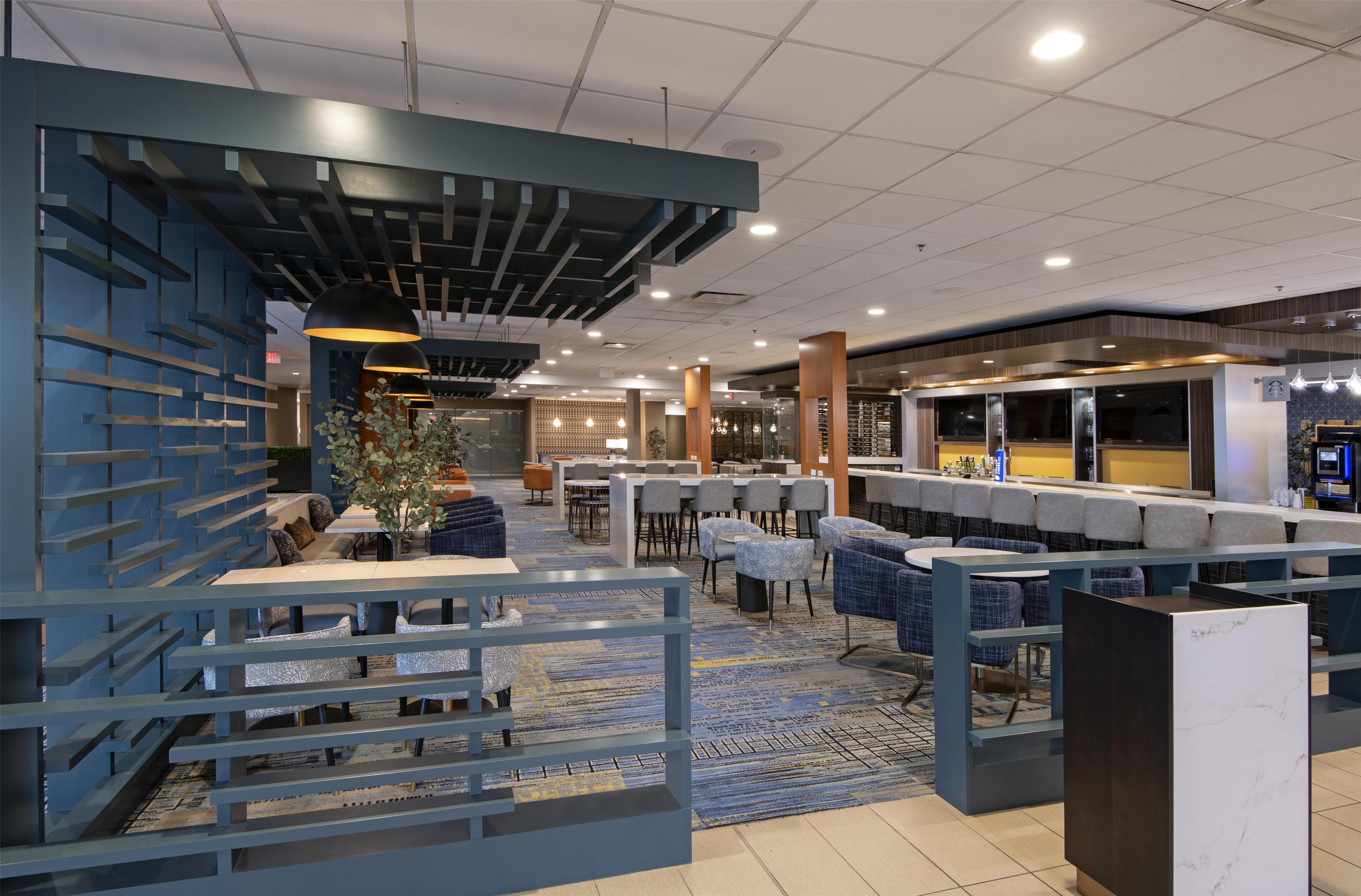 BarLounge | DoubleTree by Hilton Hotel West Edmonton