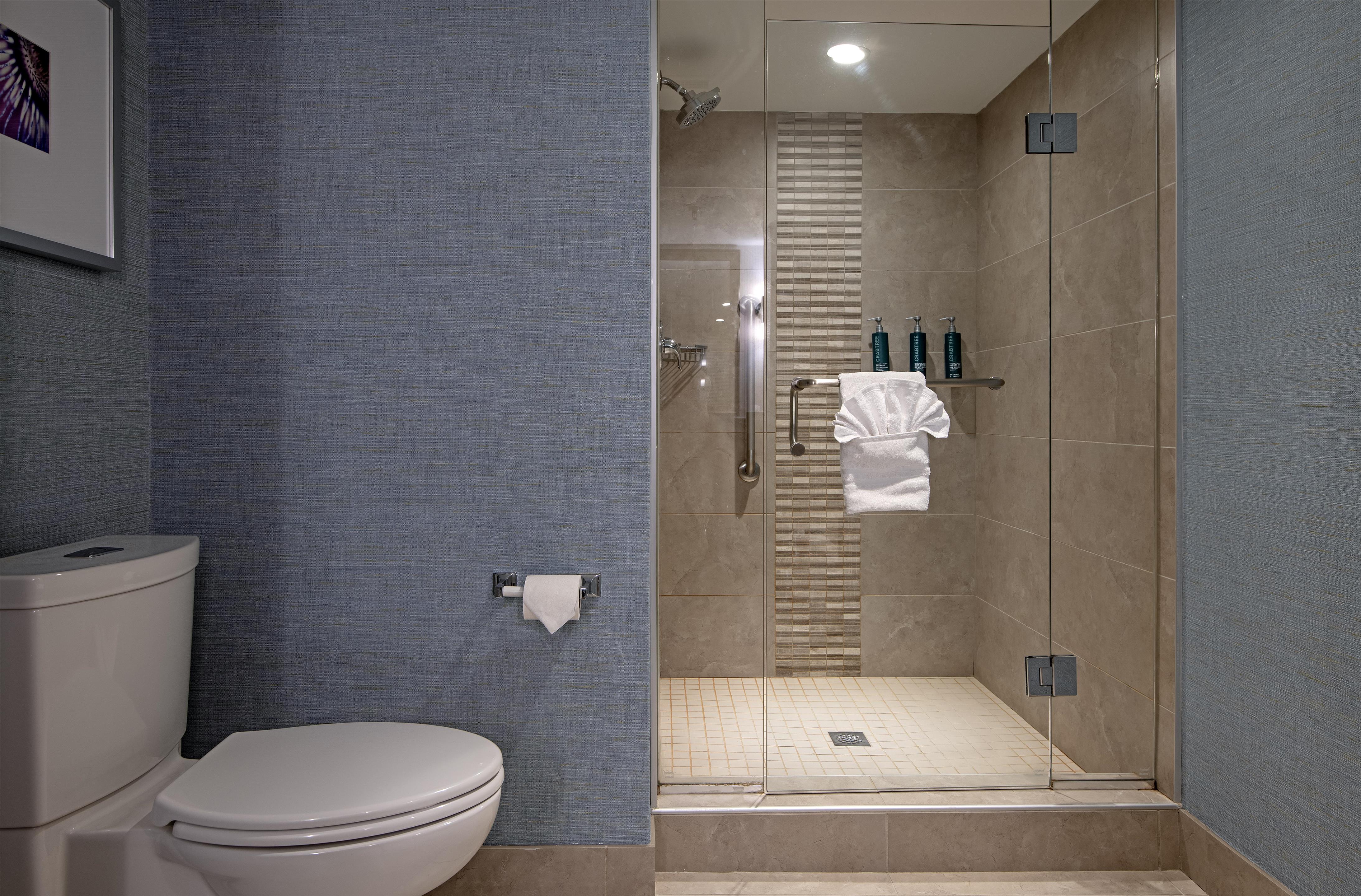 Guest room bath