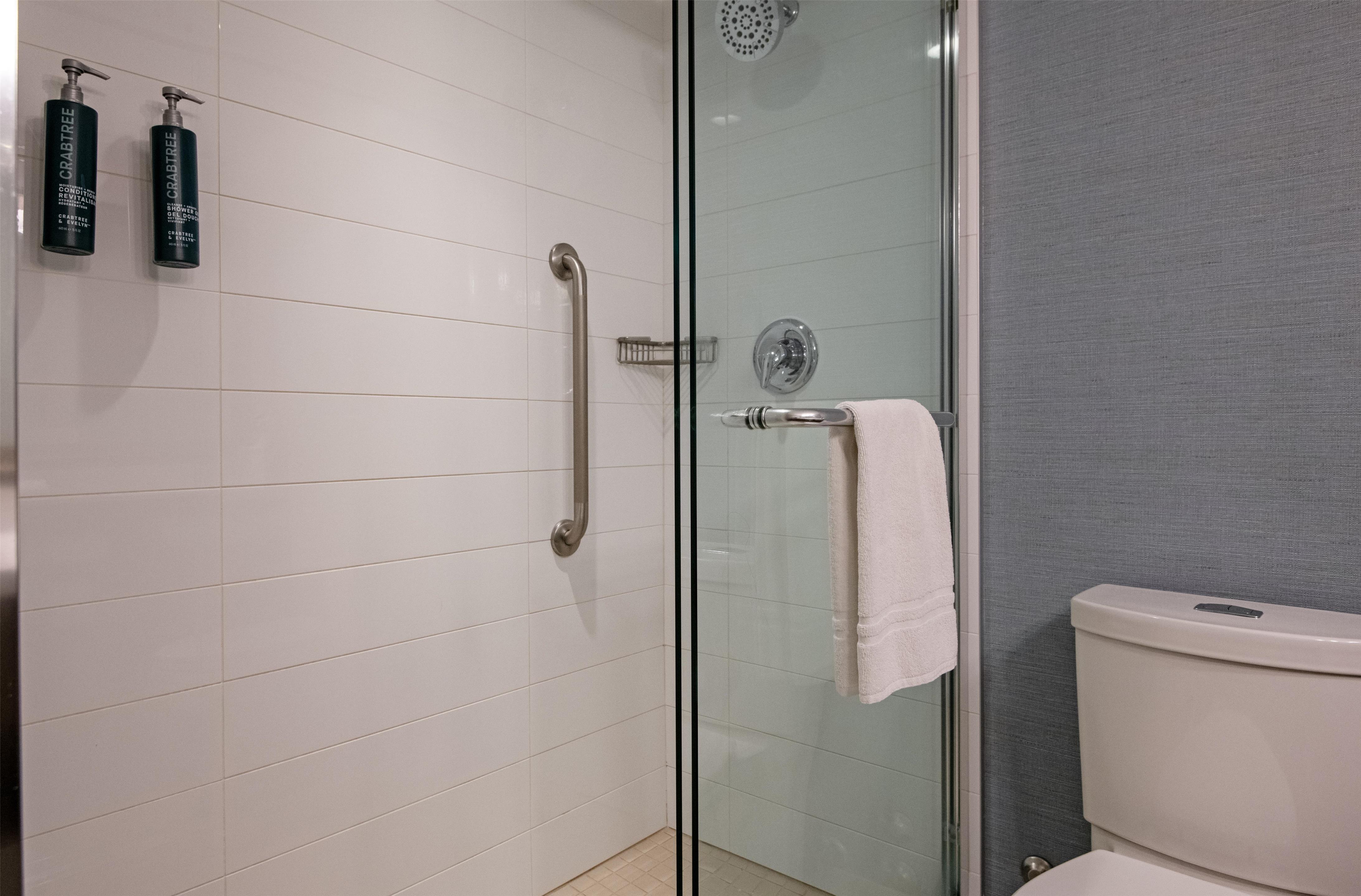 Guest room bath