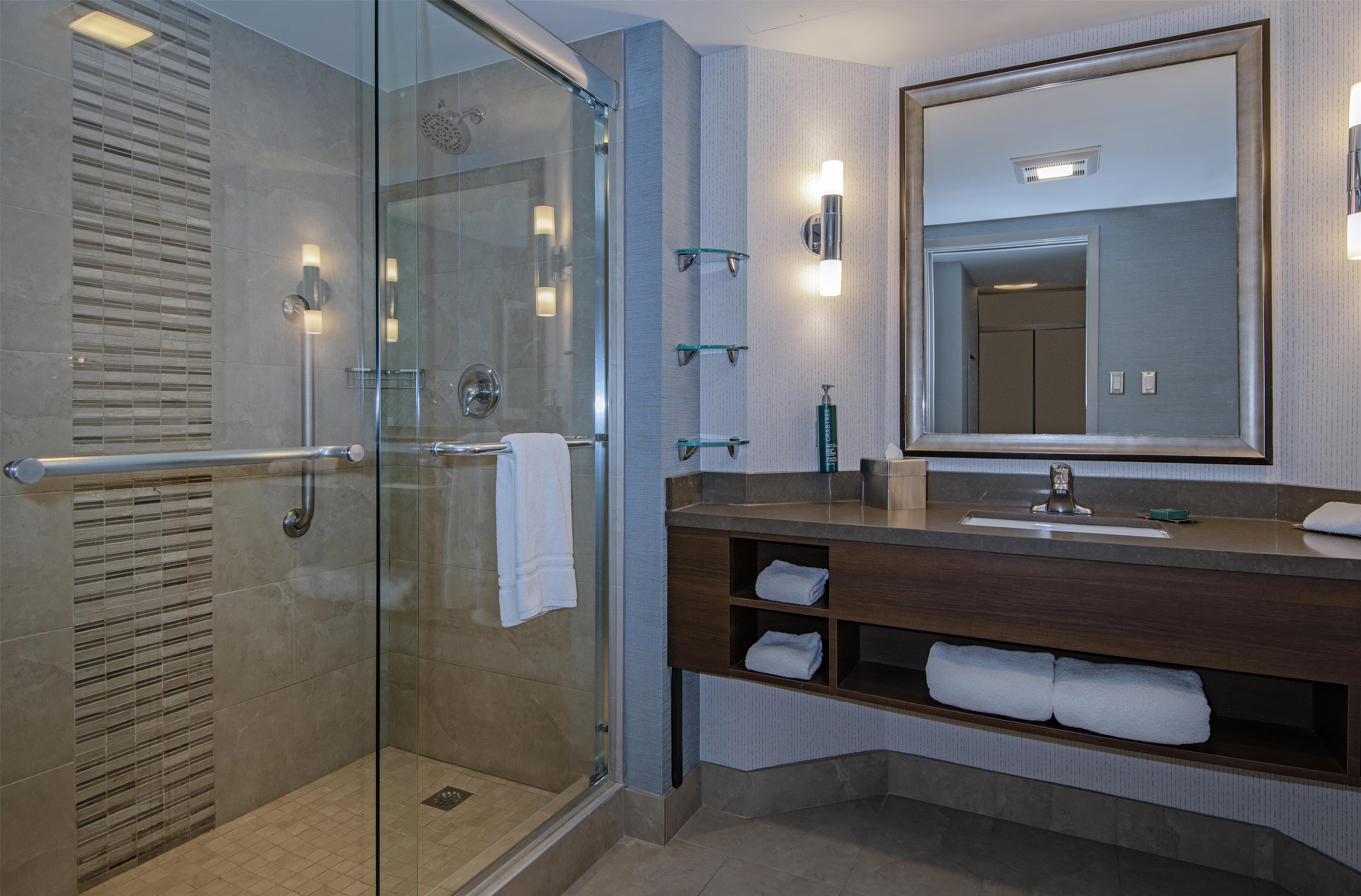 Guest room bath