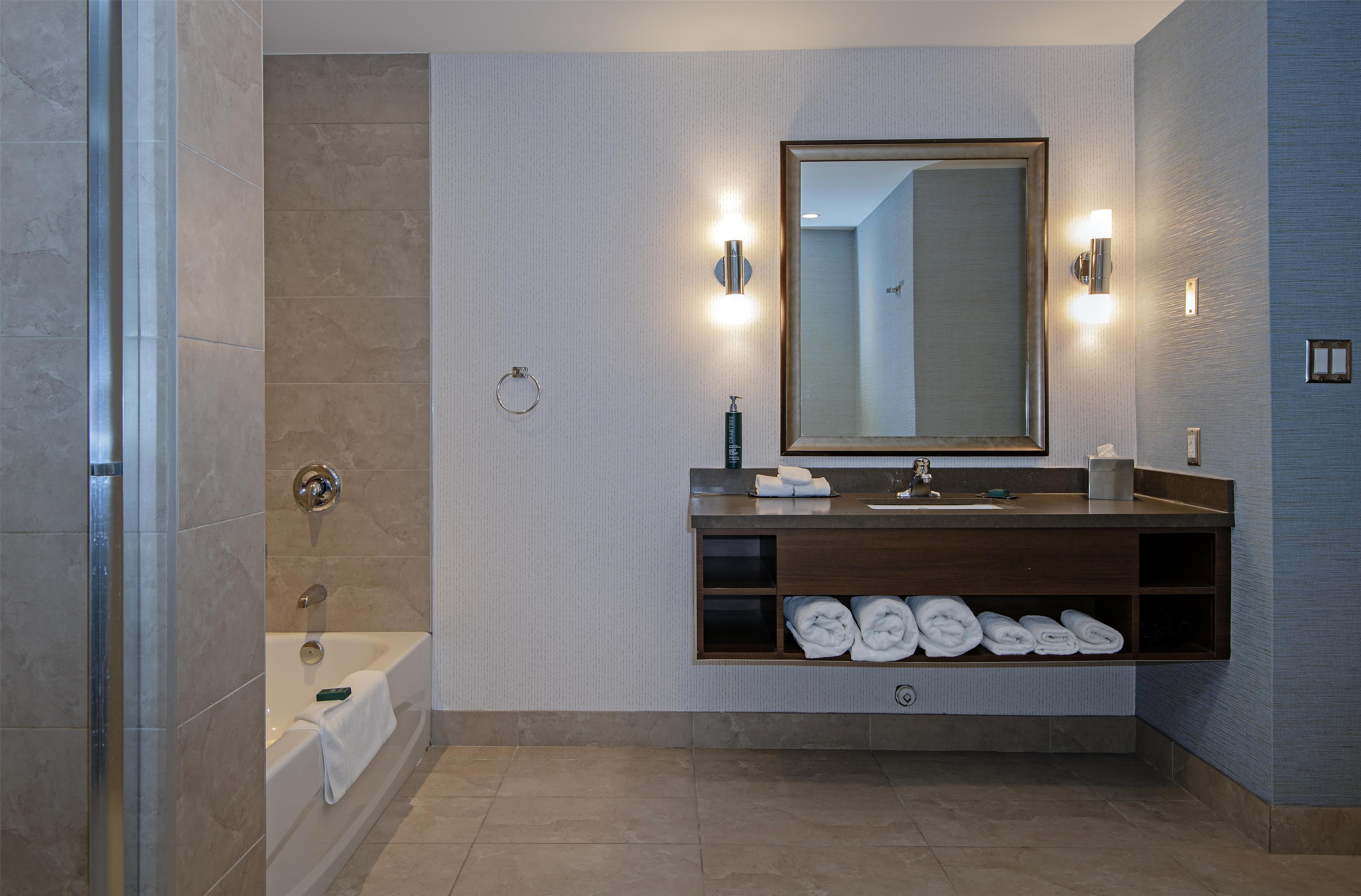 Guest room bath