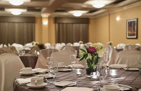 Restaurant - Hilton Garden Inn West Edmonton