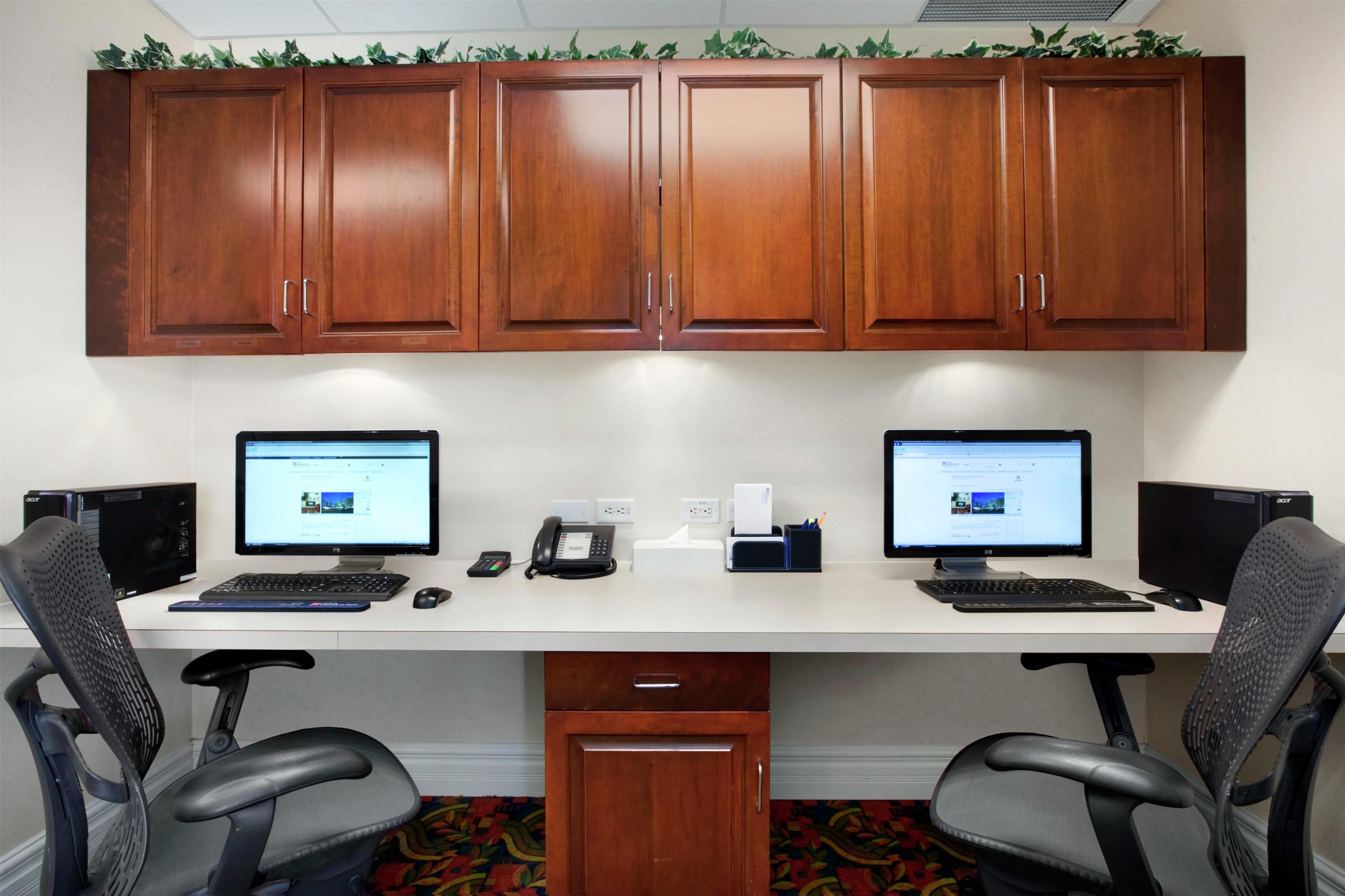 Business Center | Hilton Garden Inn West Edmonton