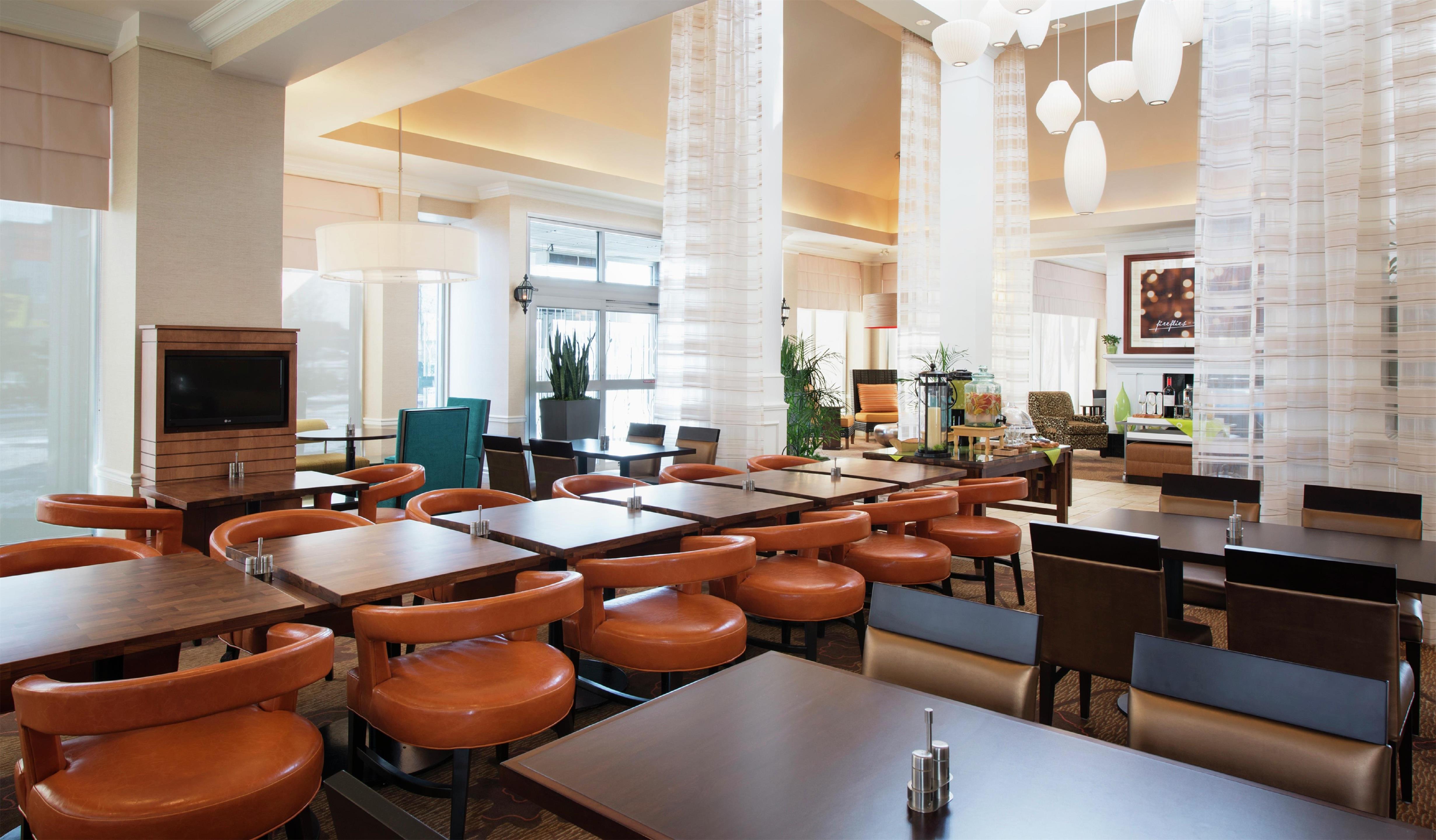 Restaurant | Hilton Garden Inn West Edmonton