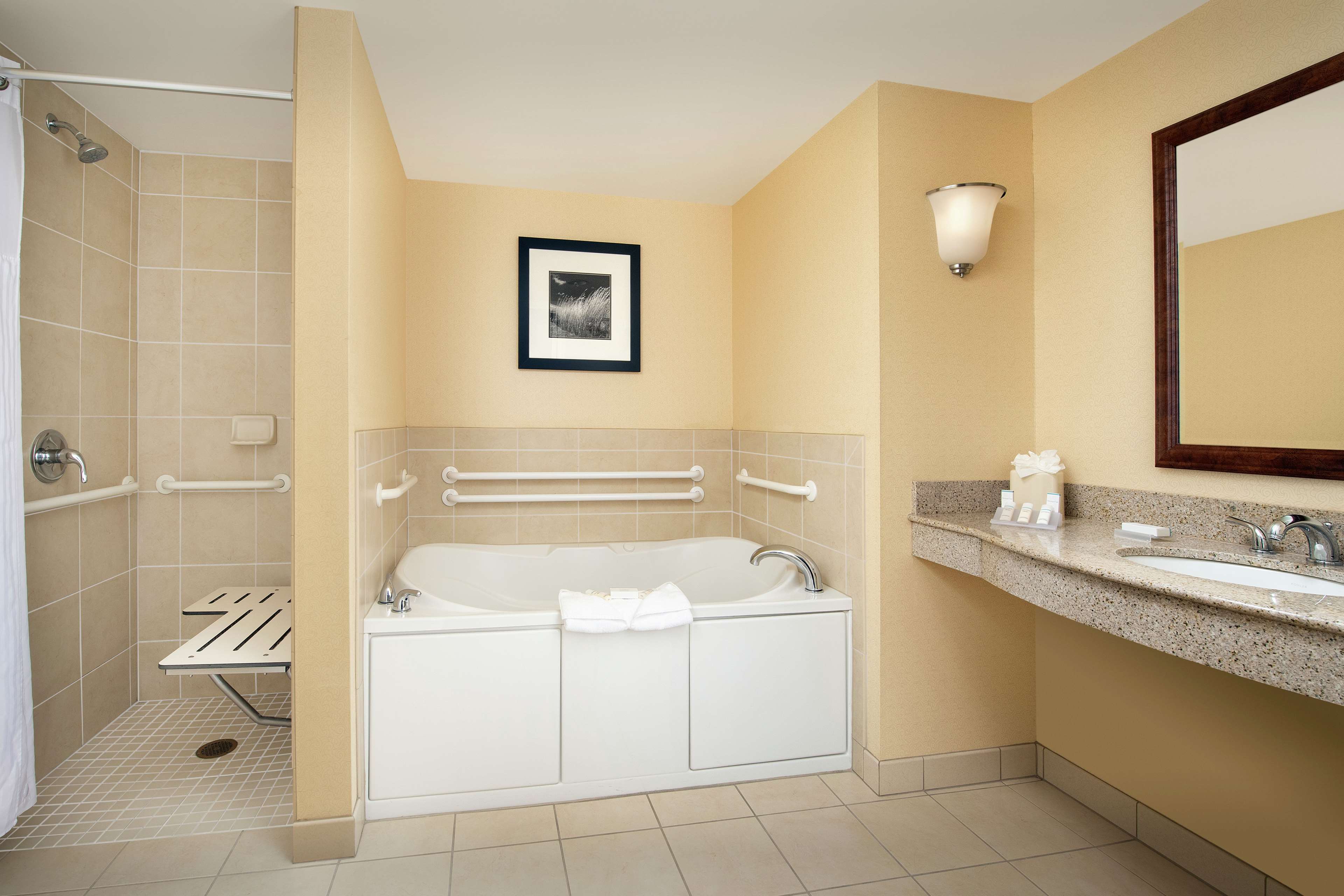 Hilton Garden Inn Yakima Room Type - 1KING JR STE MOB ACC W RIS