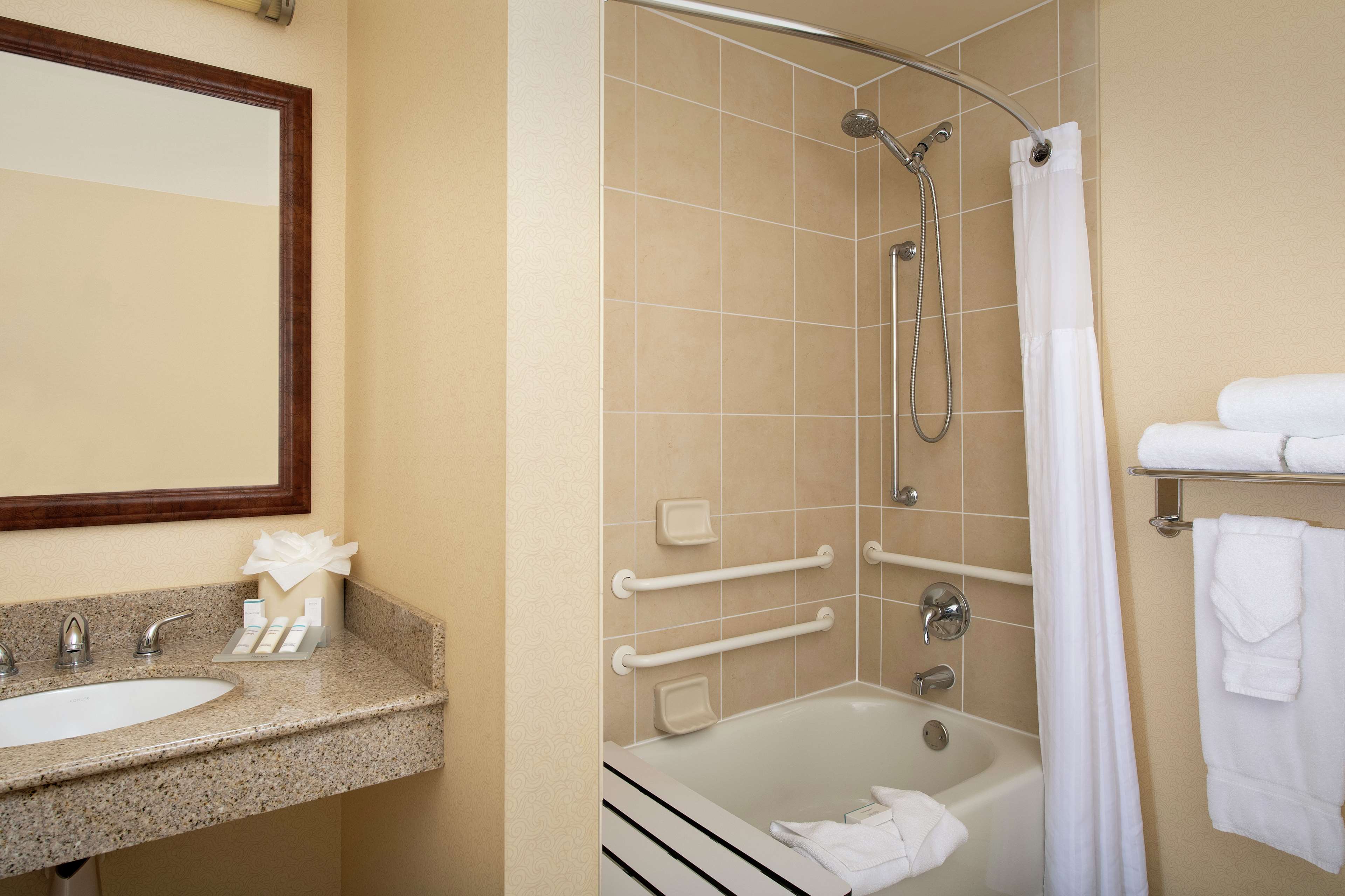 Hilton Garden Inn Yakima Room Type - 2QN MOB HEARING ACC W TUB