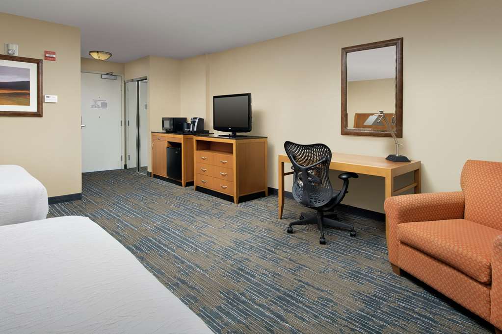 Hilton Garden Inn Yakima Room Type - 2QN MOB HEA ACC STE RI-SHW