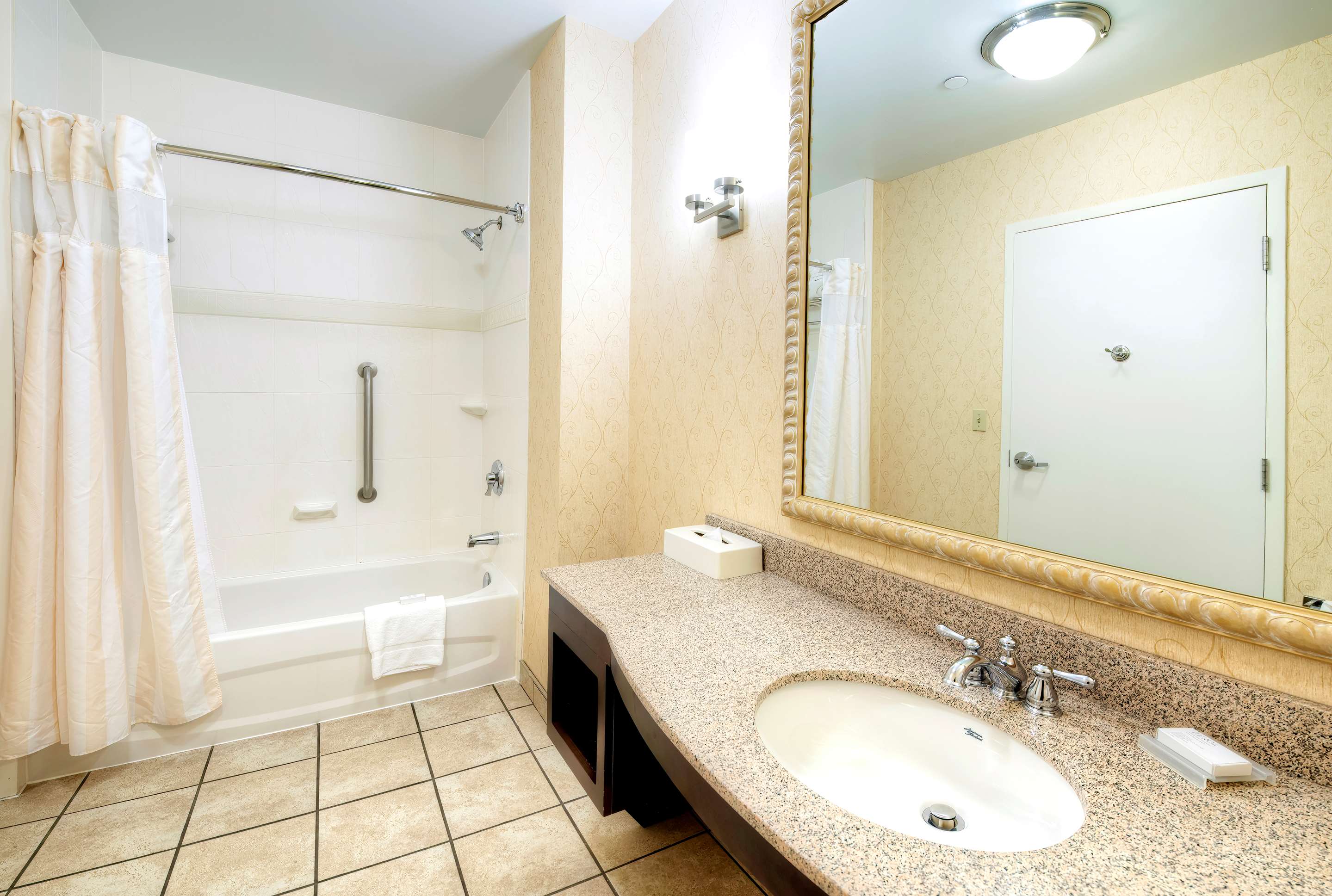 Guest room bath
