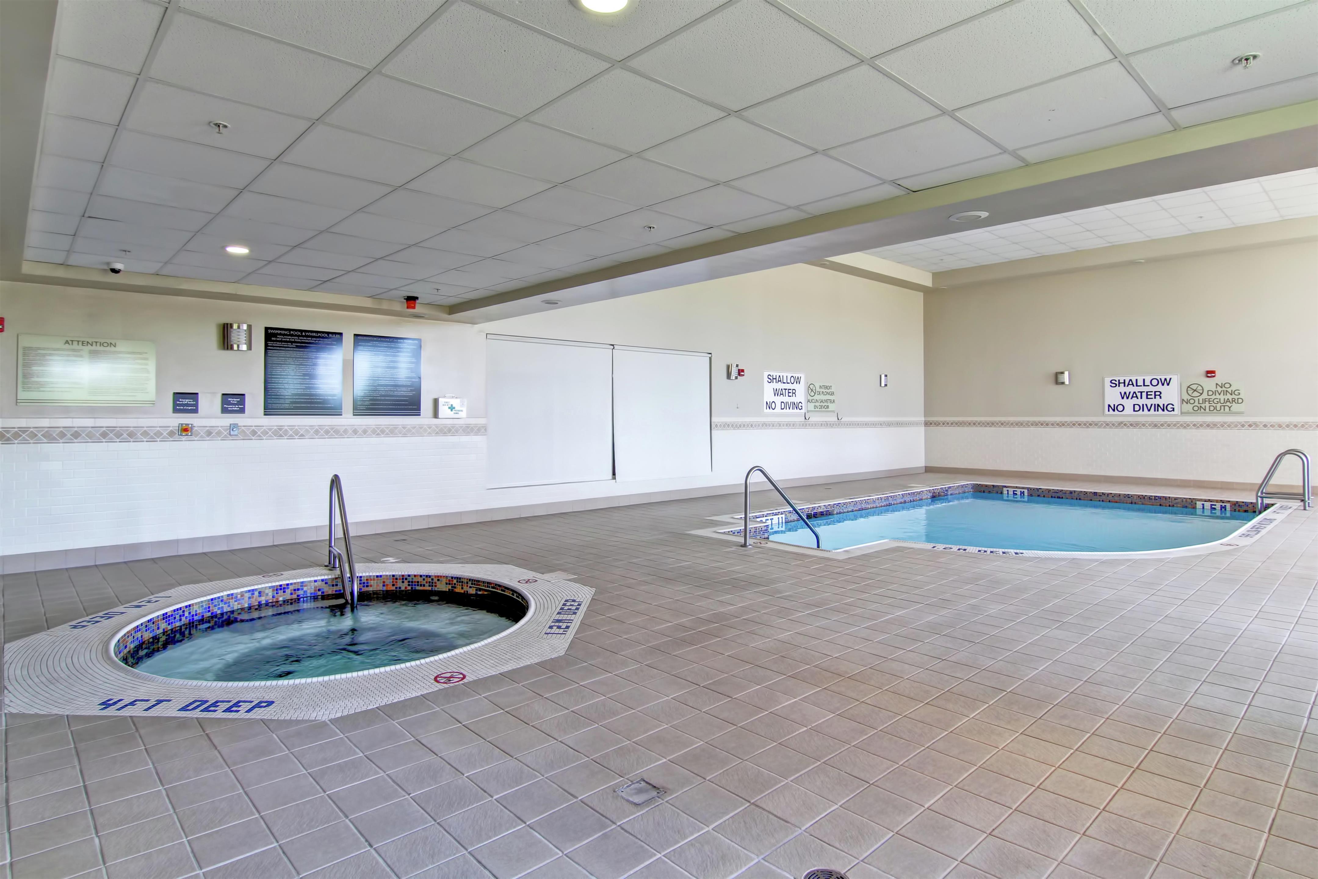 Pool | Hilton Garden Inn Ottawa Airport