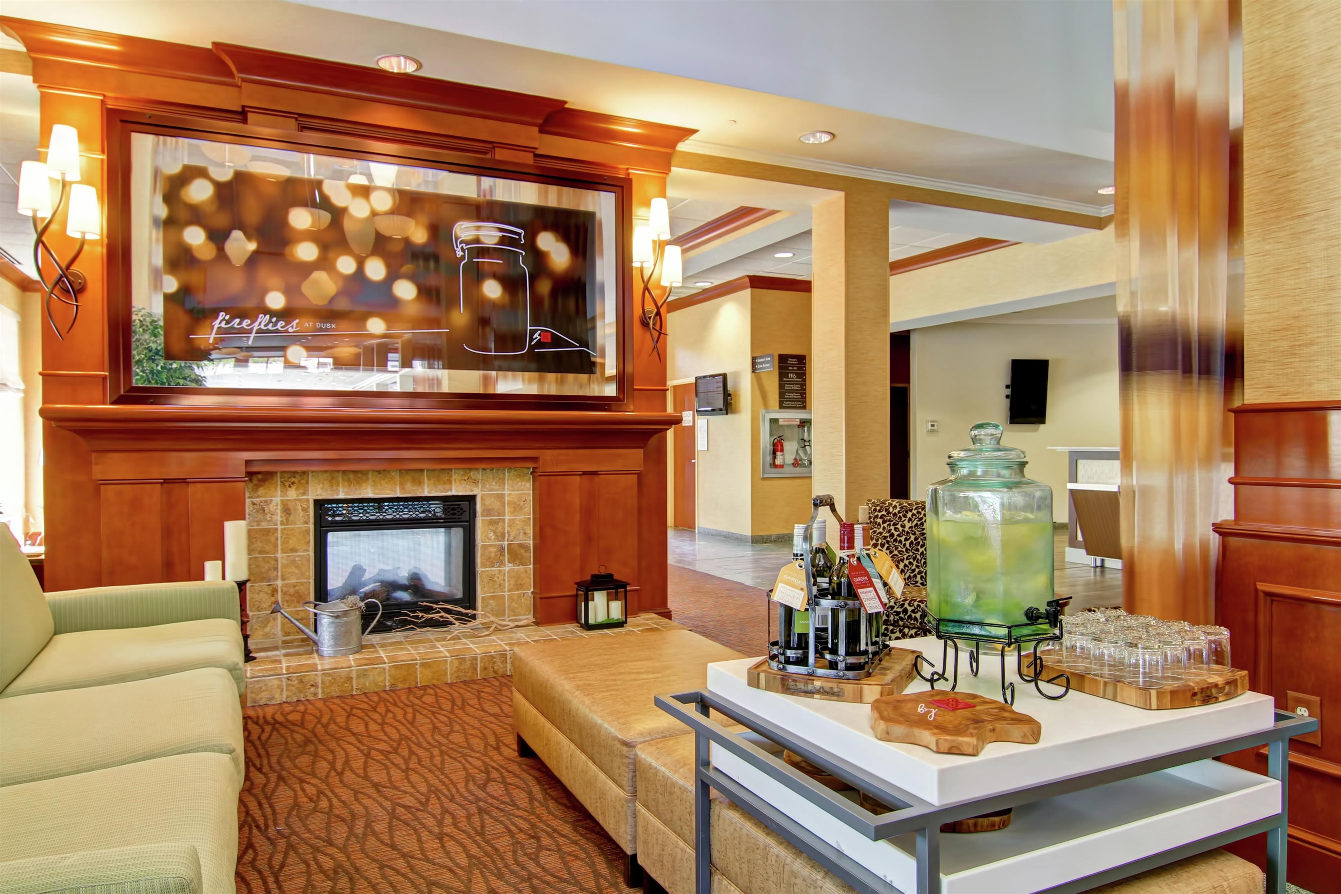 Lobby | Hilton Garden Inn Ottawa Airport