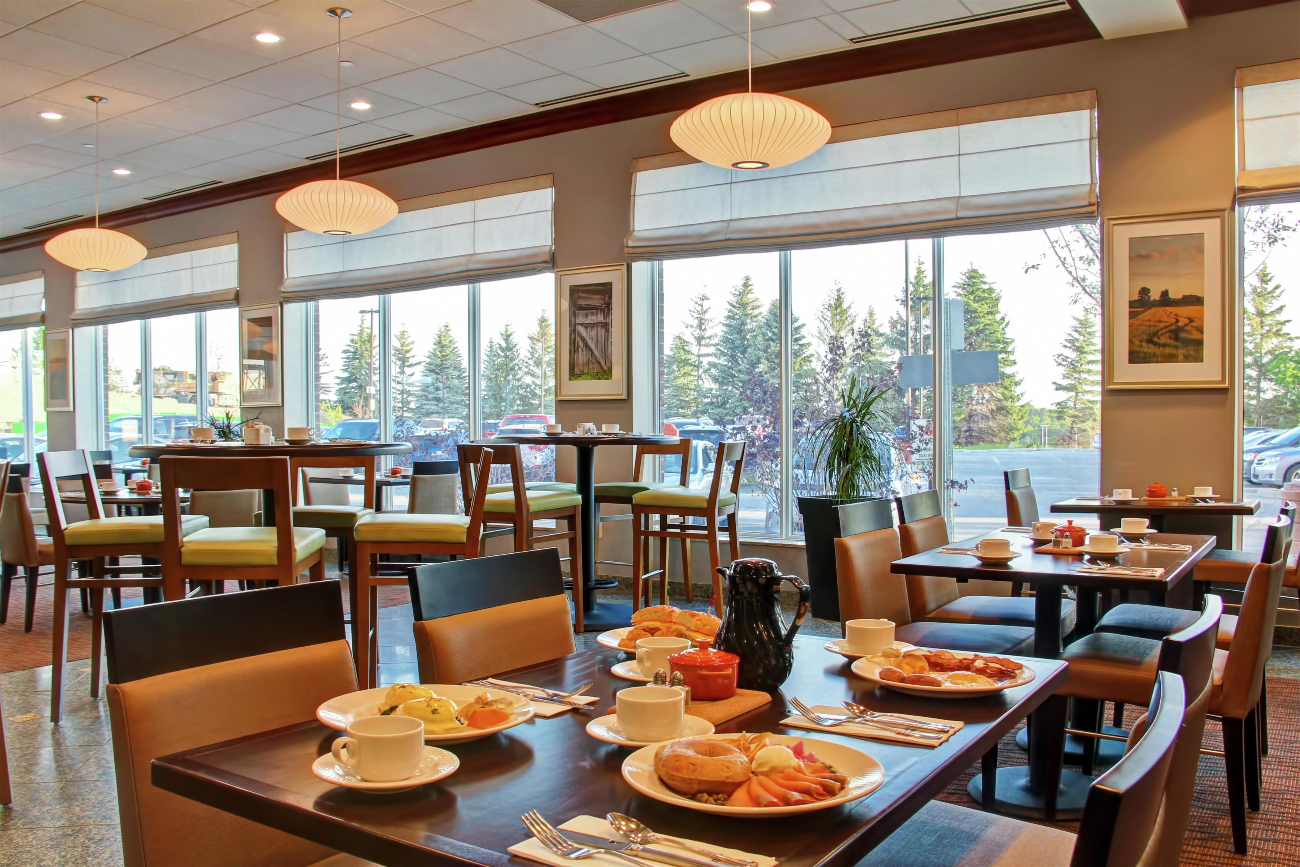 Restaurant | Hilton Garden Inn Ottawa Airport