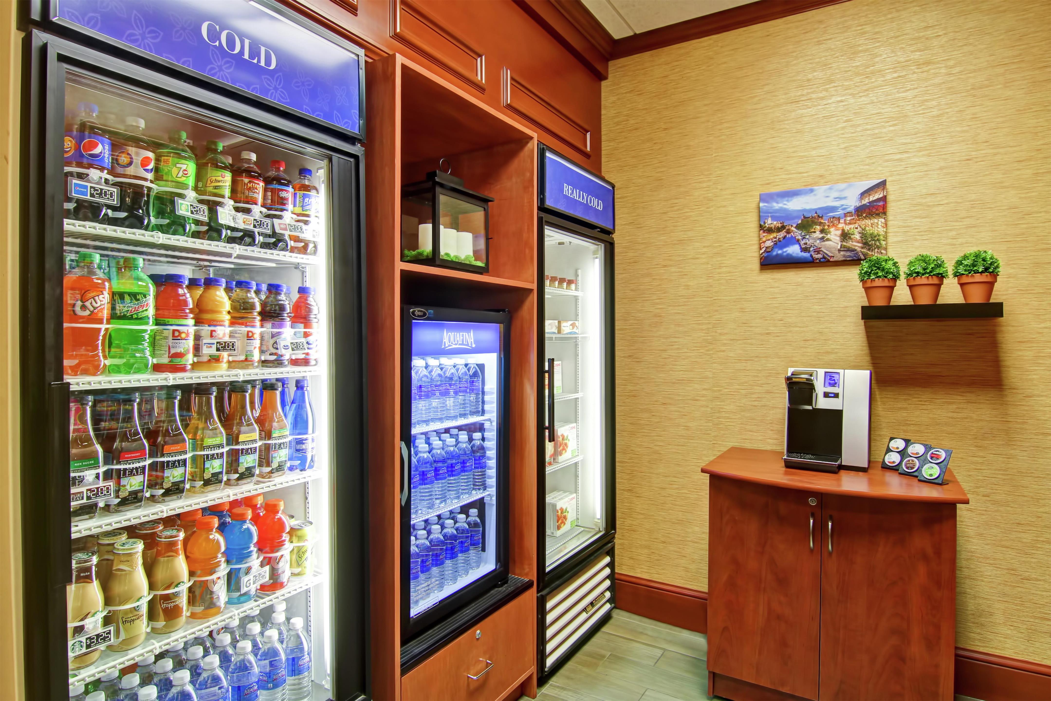 Restaurant | Hilton Garden Inn Ottawa Airport