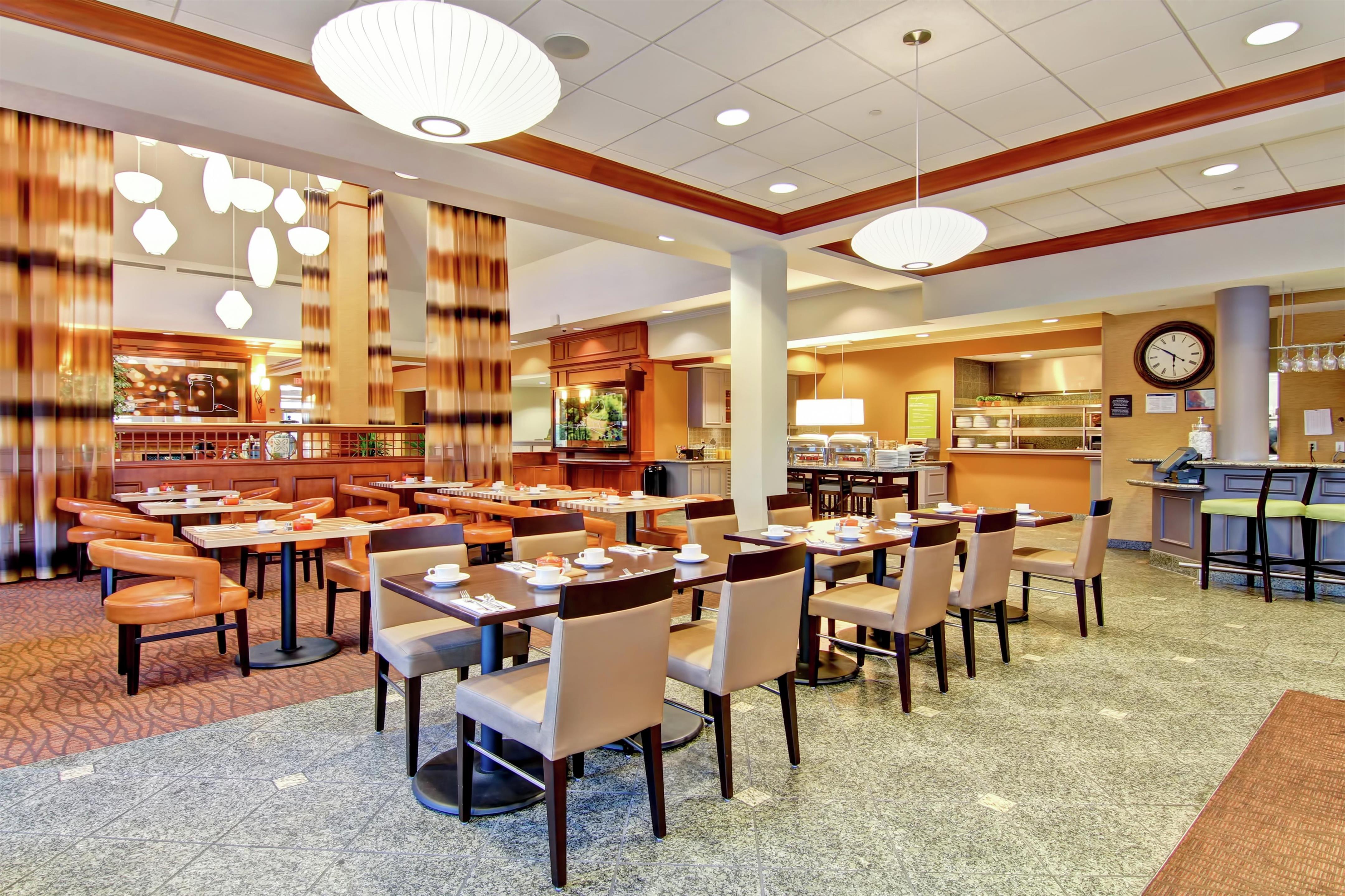 Restaurant | Hilton Garden Inn Ottawa Airport