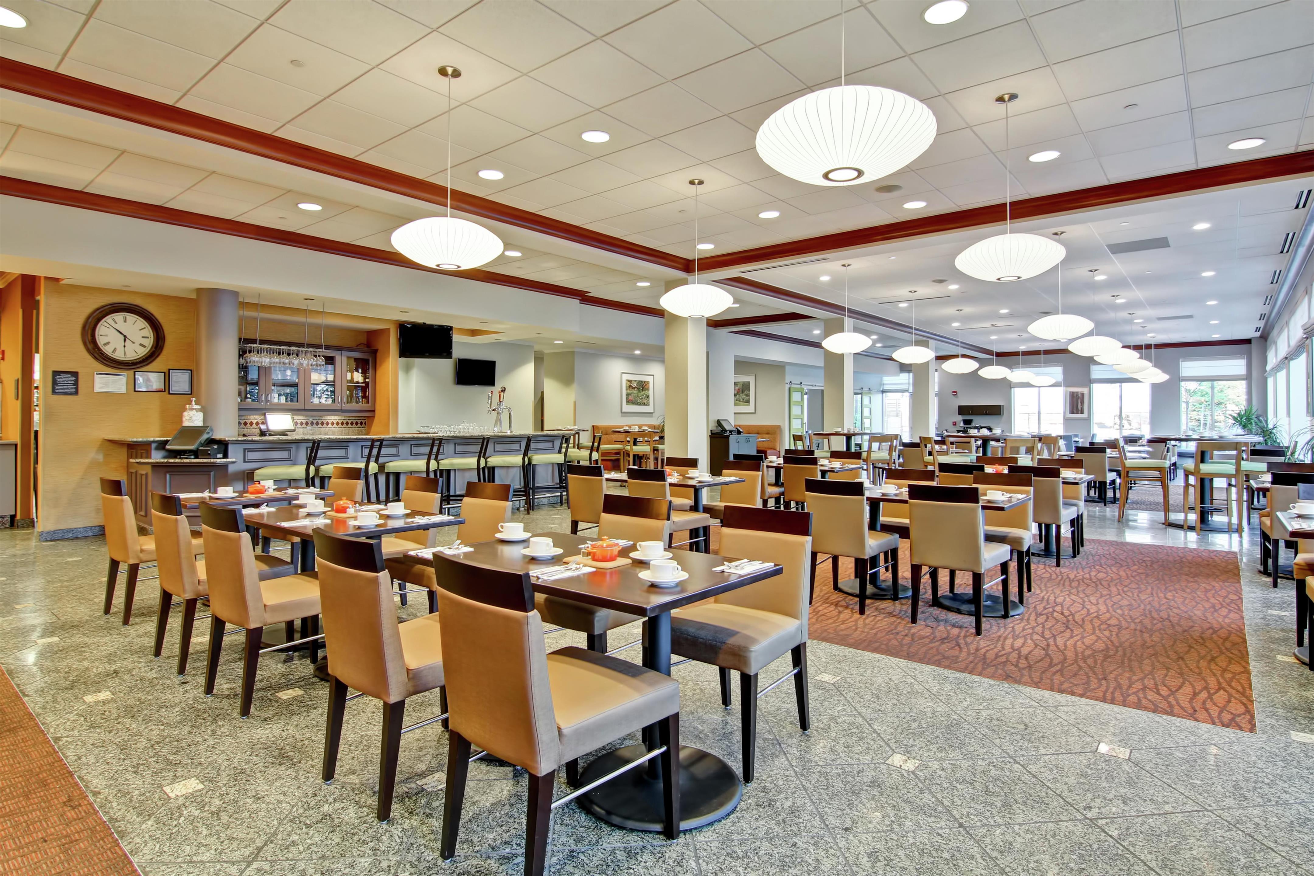 Restaurant | Hilton Garden Inn Ottawa Airport