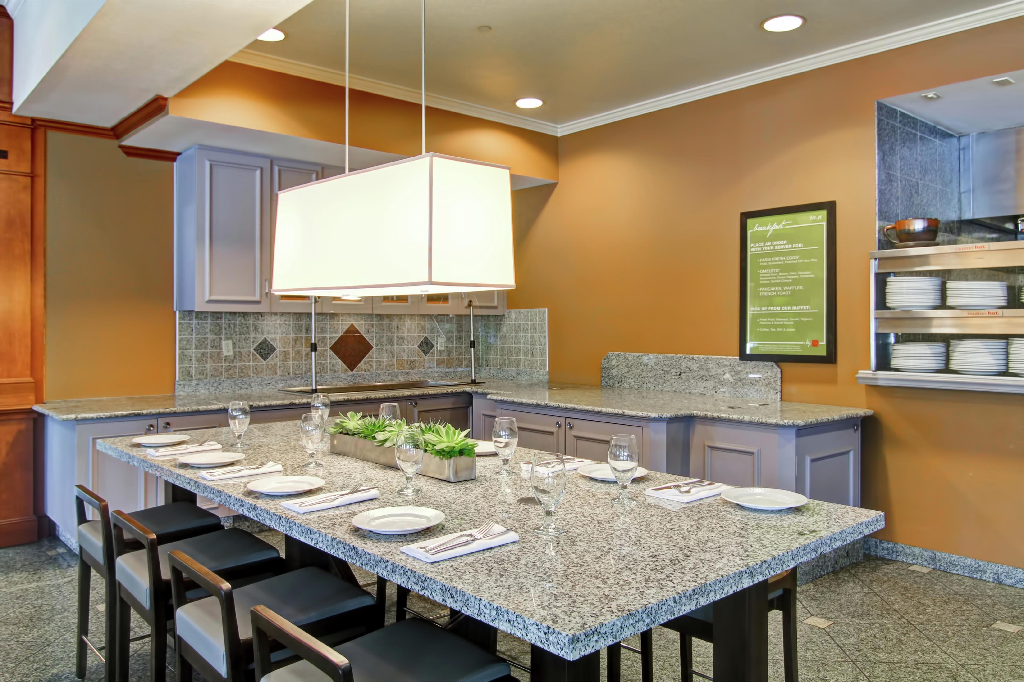 Restaurant | Hilton Garden Inn Ottawa Airport