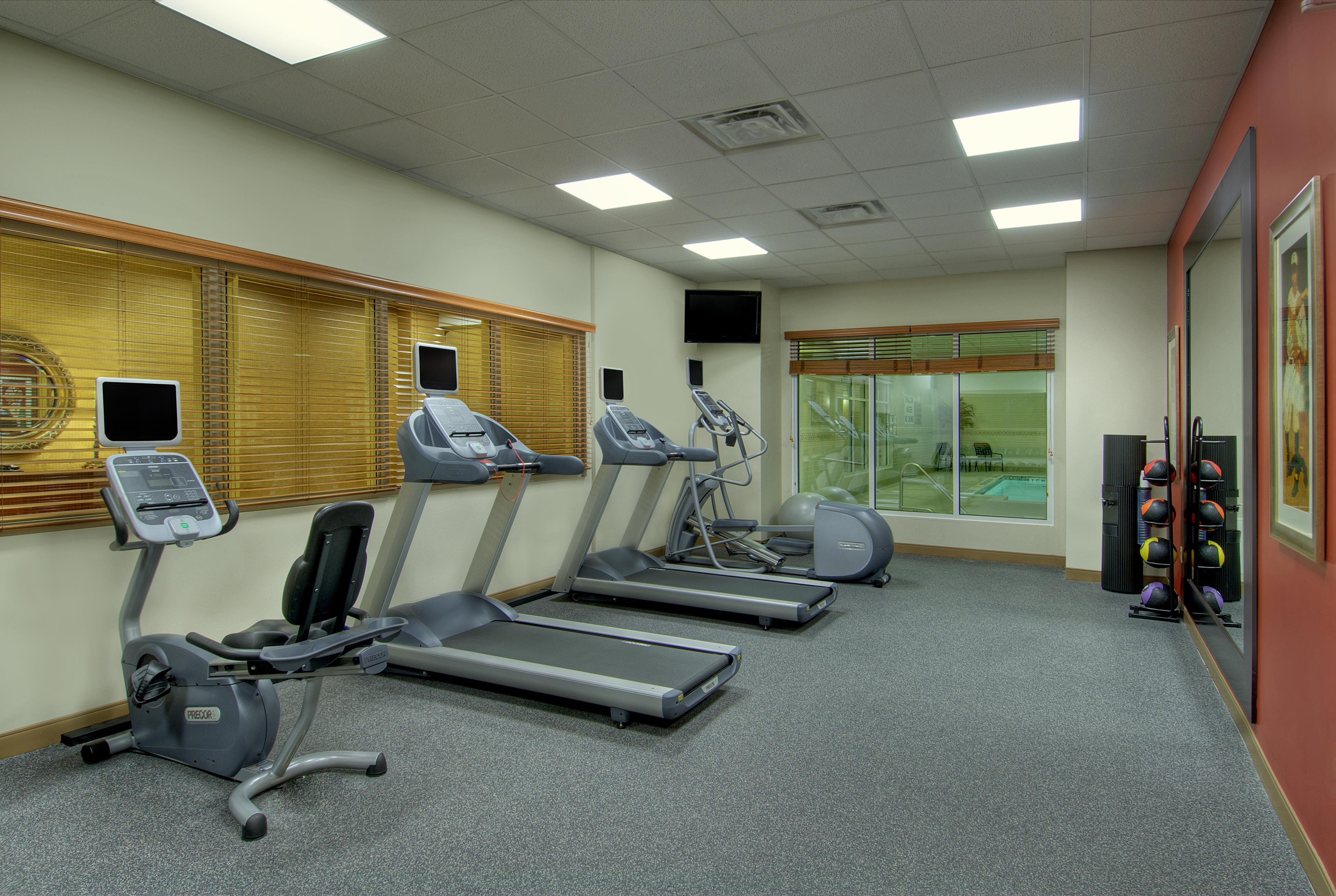 Health club fitness center gym | Hilton Garden Inn Ottawa Airport
