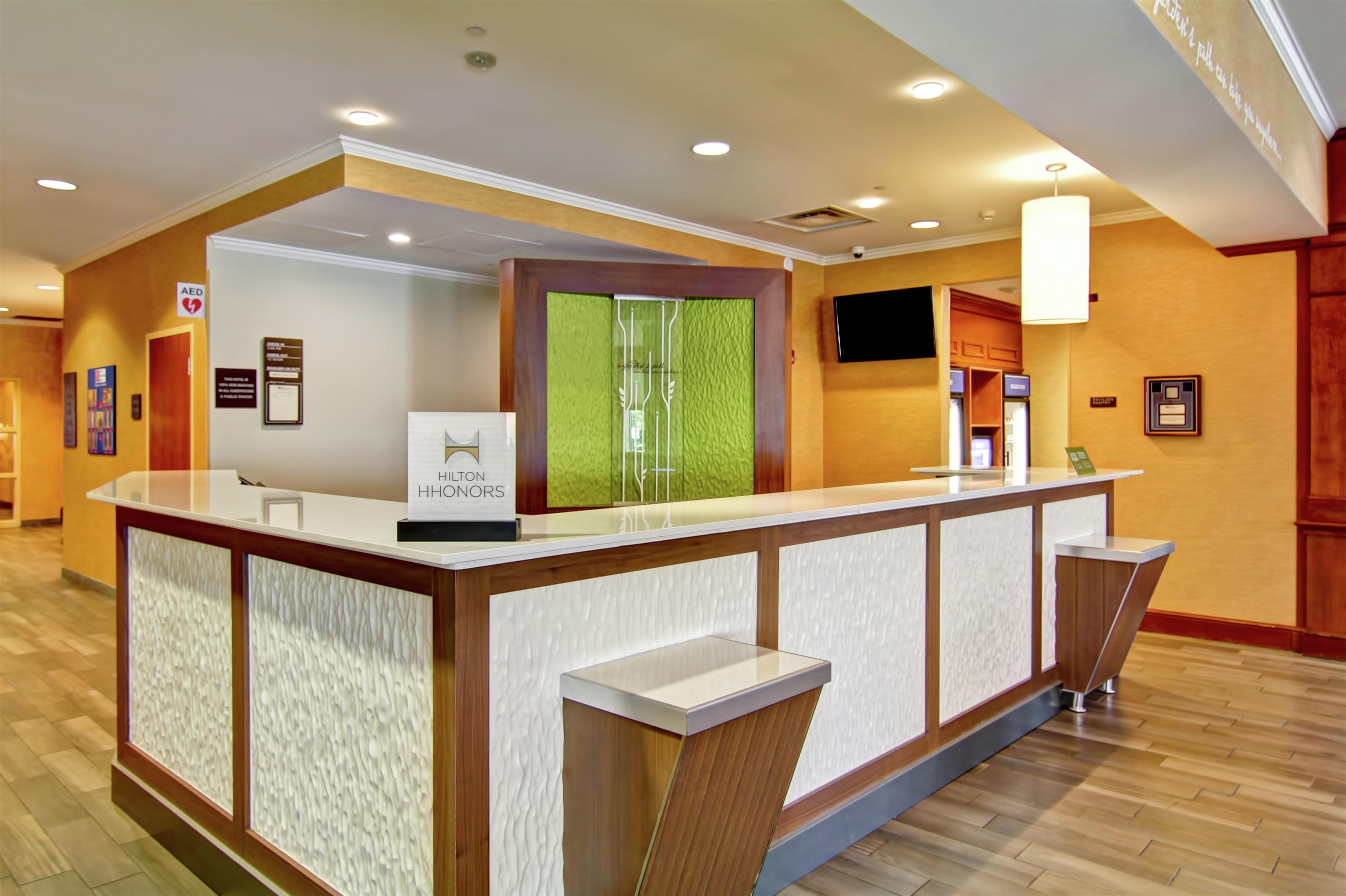 Reception | Hilton Garden Inn Ottawa Airport