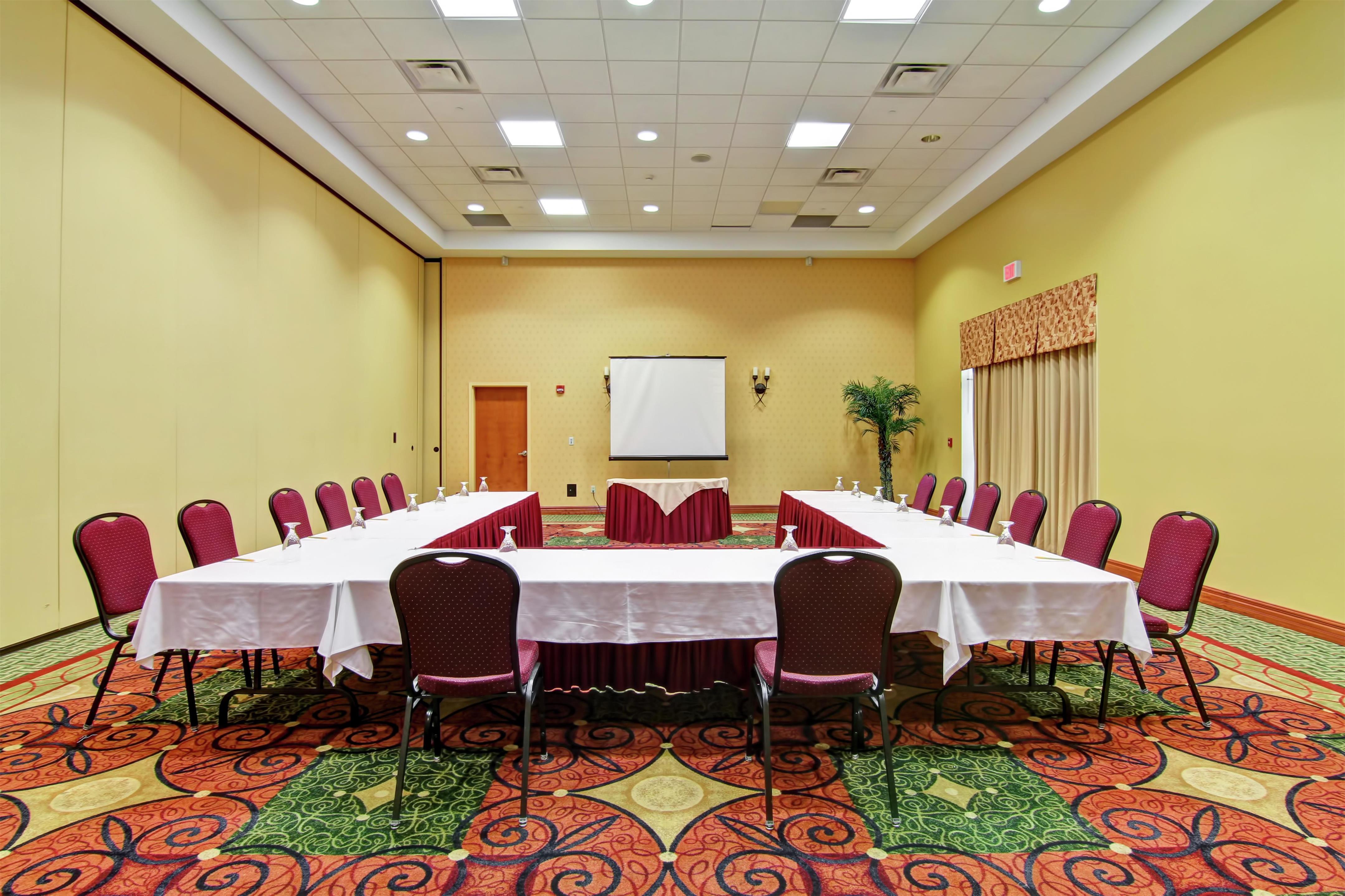 Meeting Room | Hilton Garden Inn Ottawa Airport