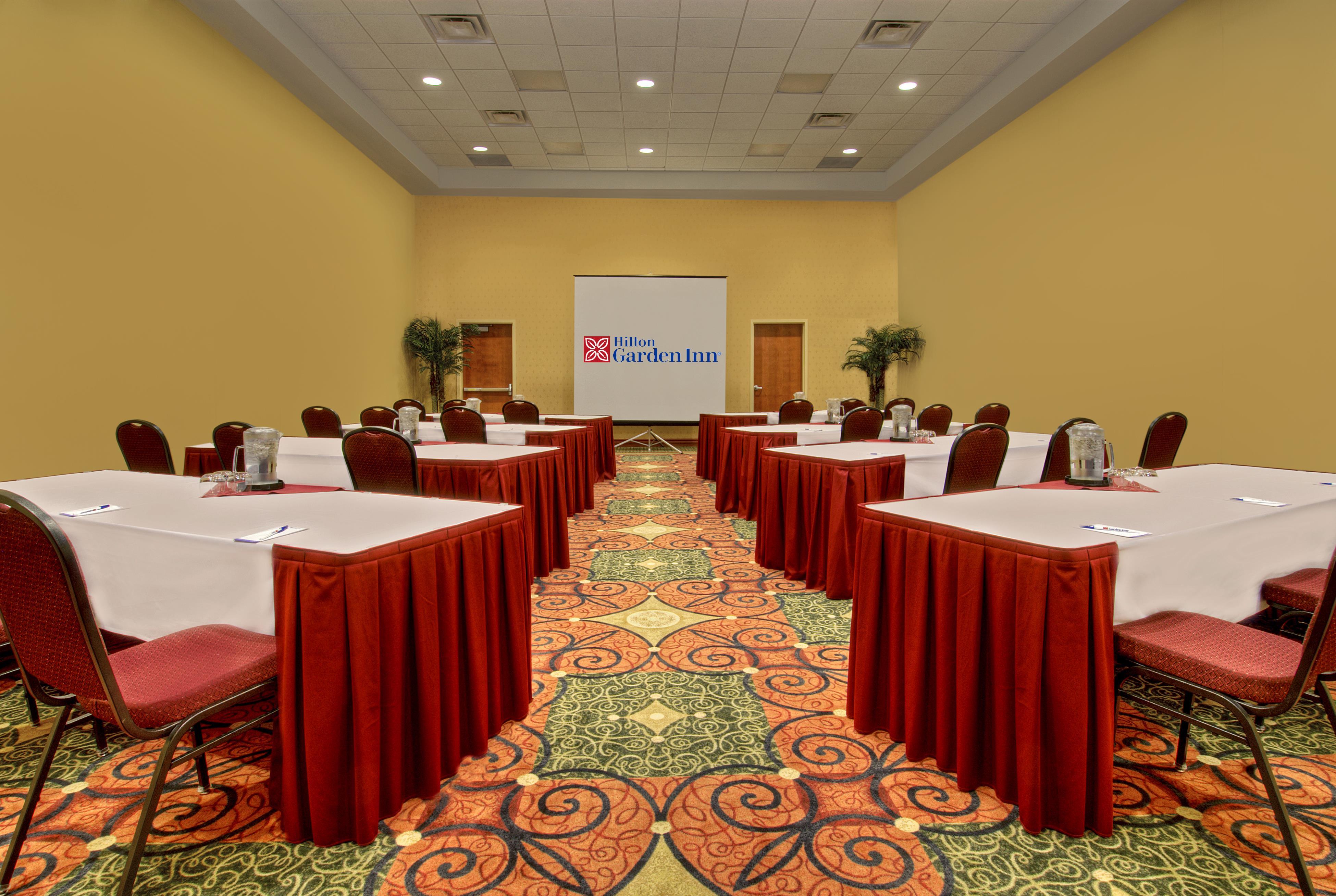 Meeting Room | Hilton Garden Inn Ottawa Airport
