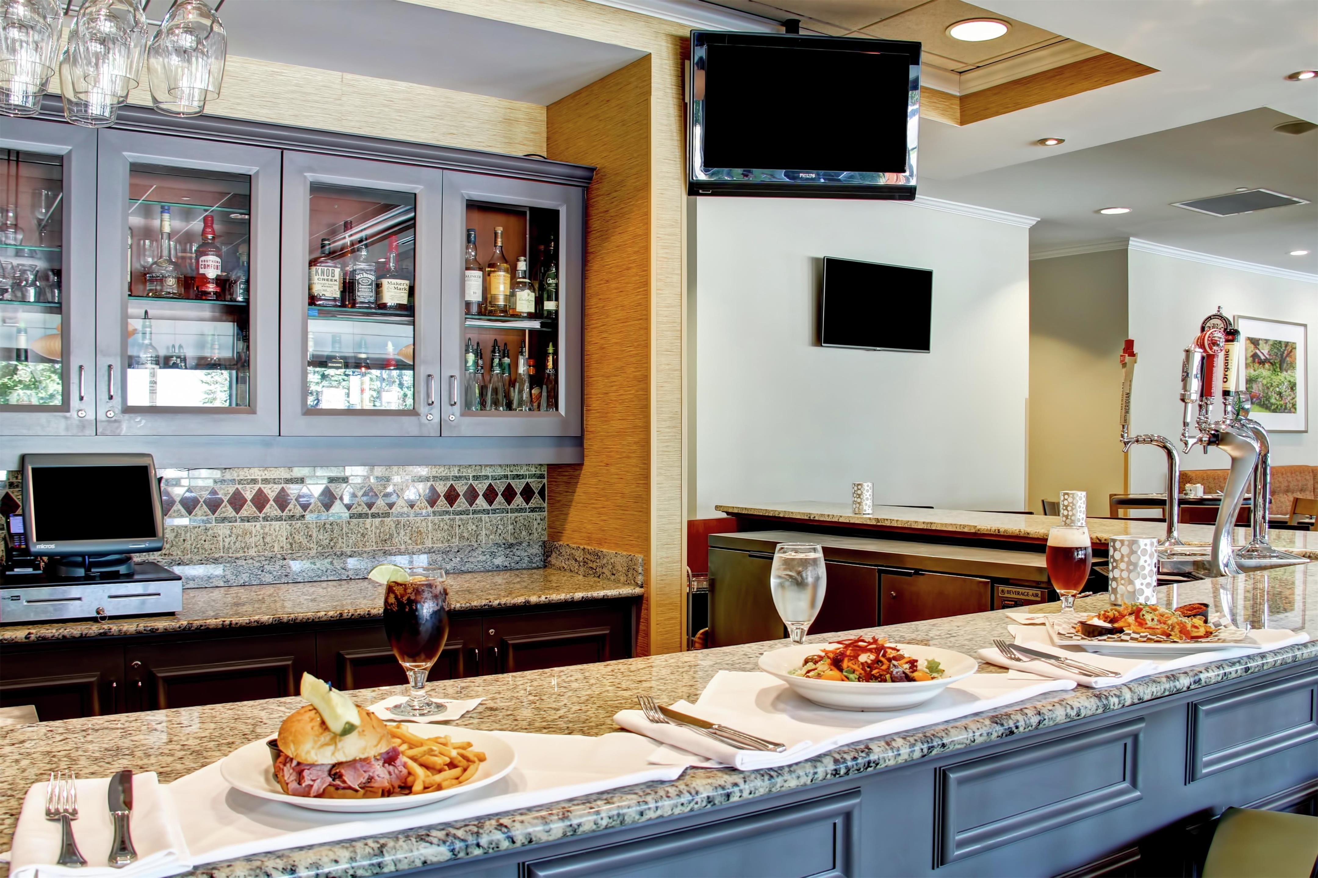 BarLounge | Hilton Garden Inn Ottawa Airport