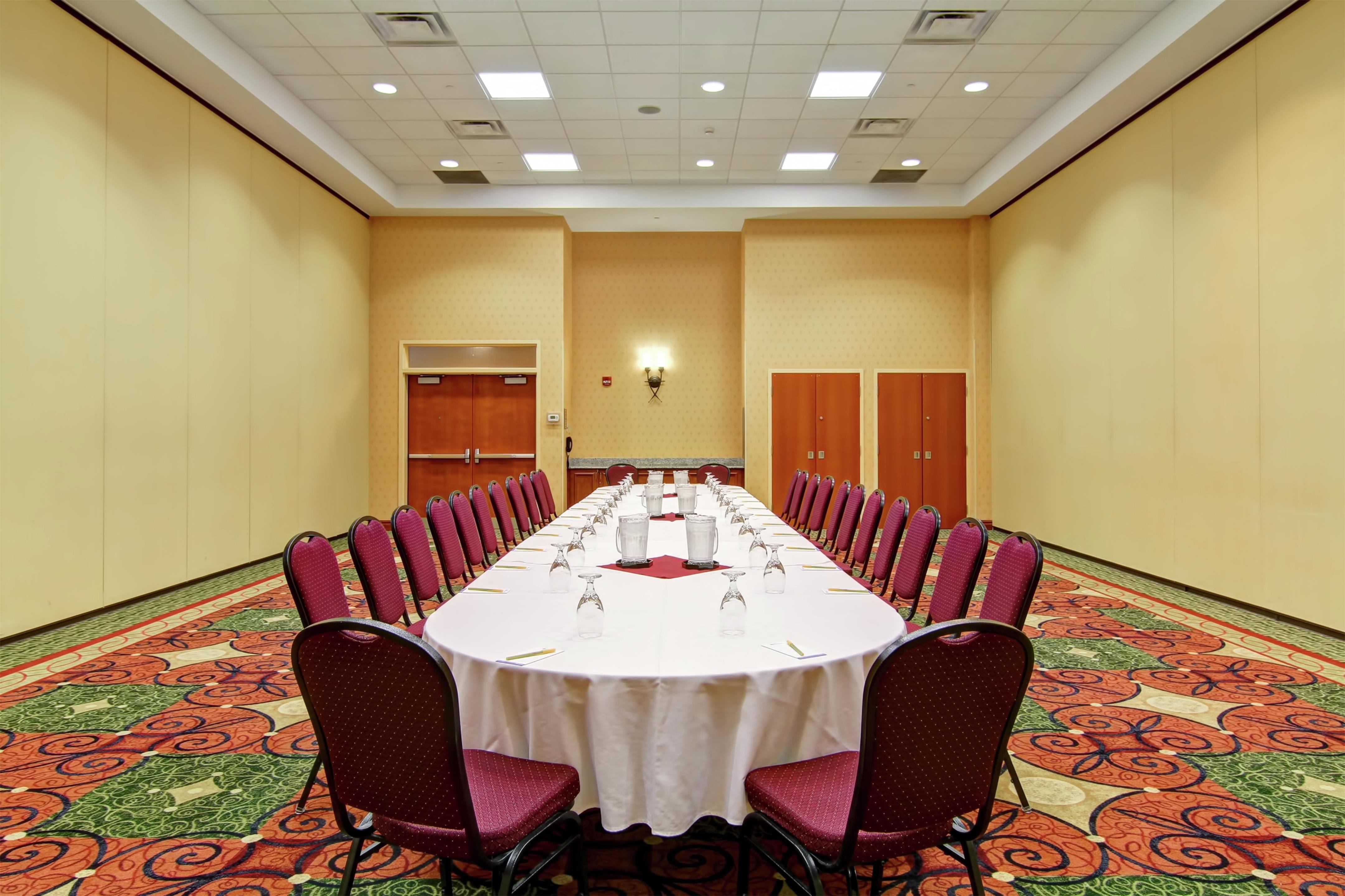 Meeting Room | Hilton Garden Inn Ottawa Airport