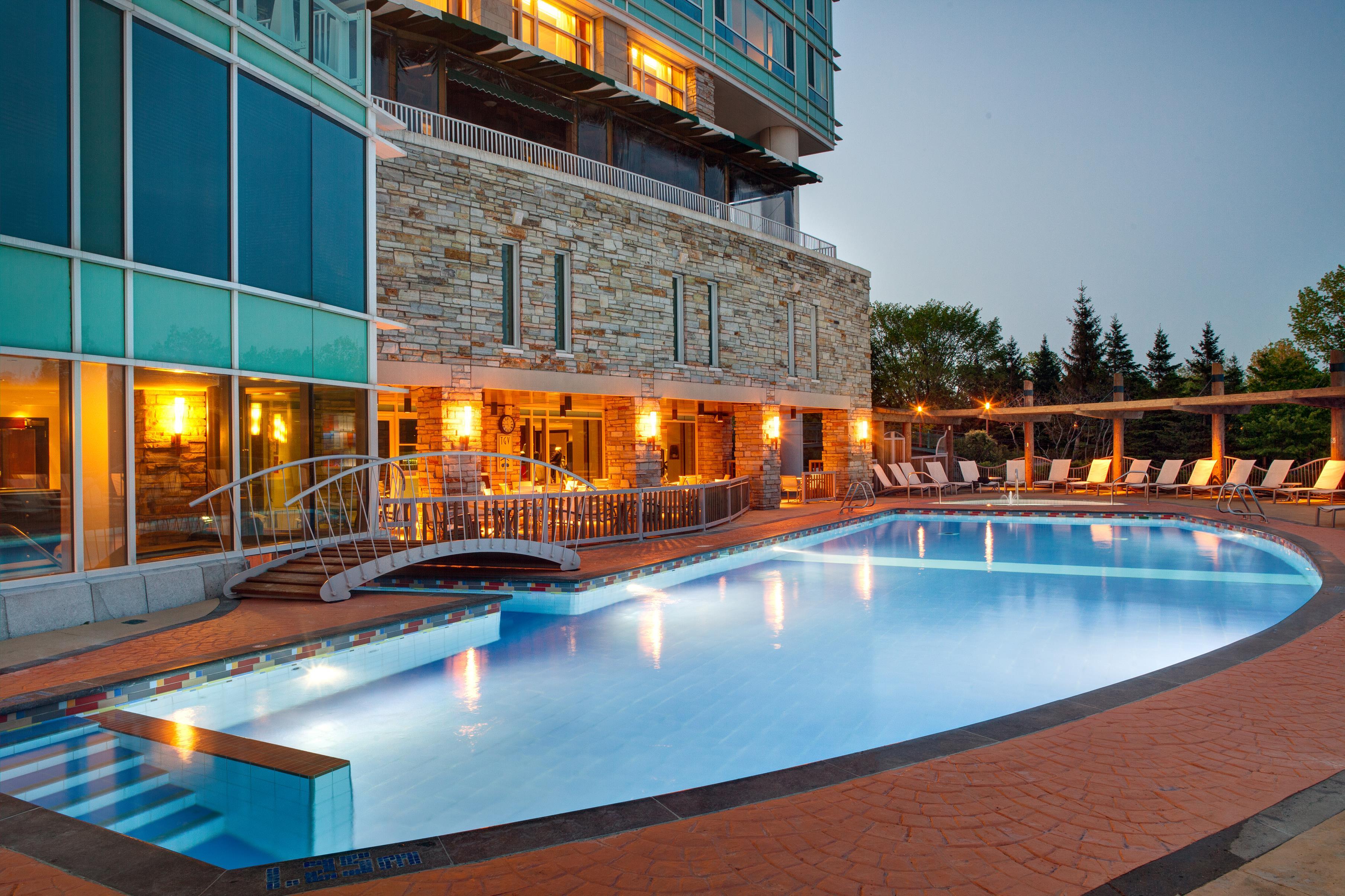 Pool | Hilton Lac Leamy