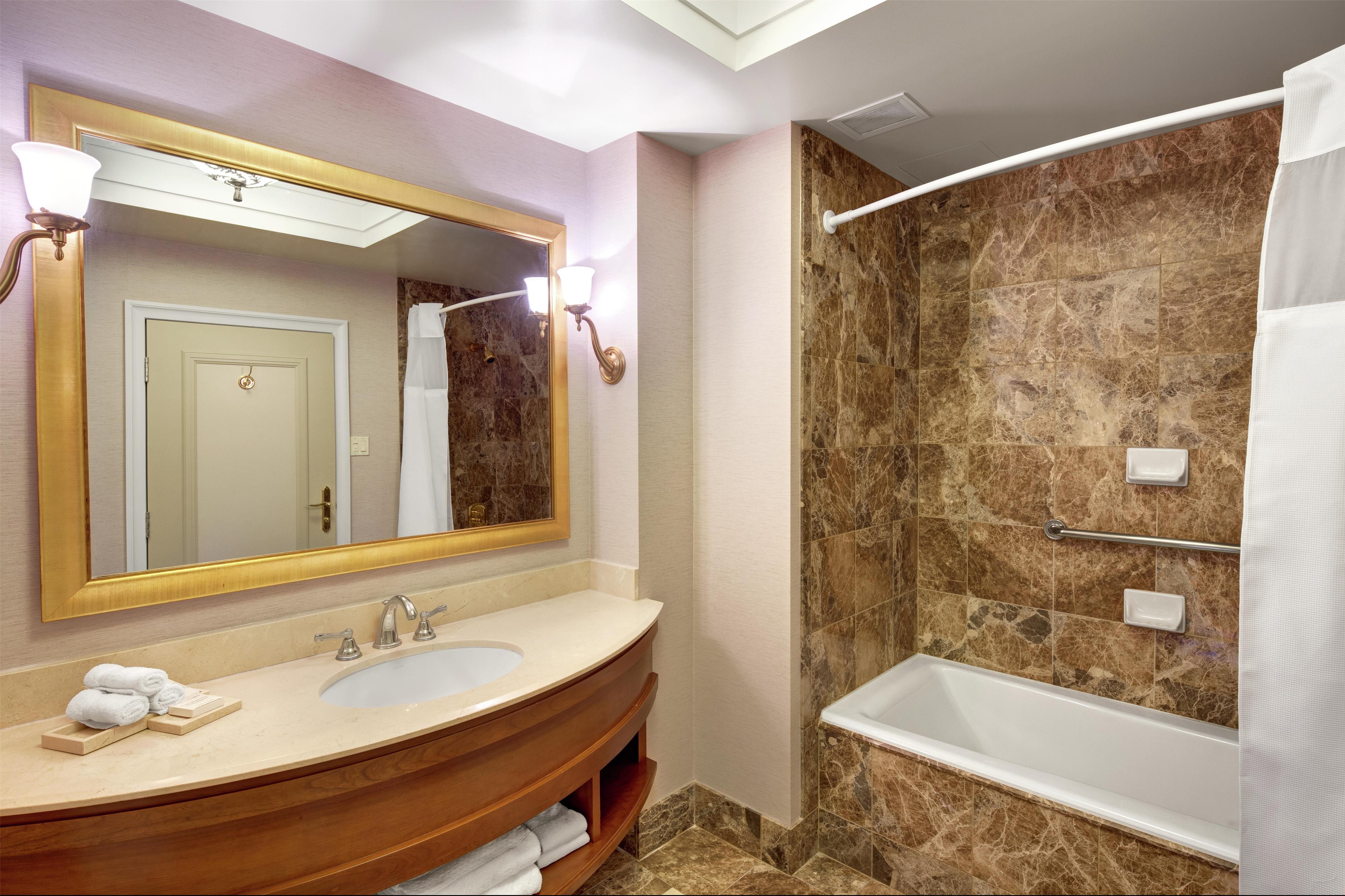 Guest room bath