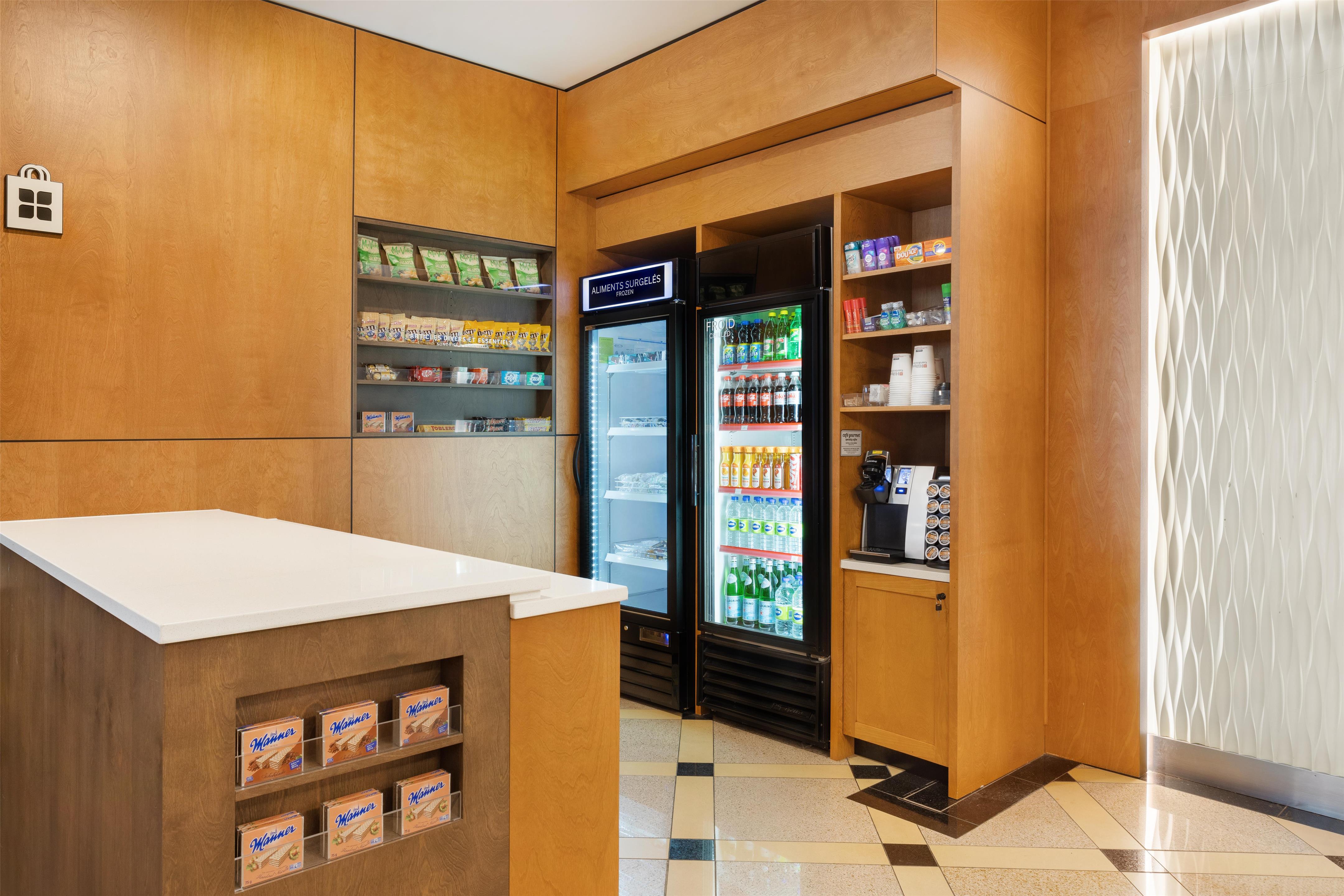 Restaurant | Hilton Garden Inn Montreal Centre-Ville