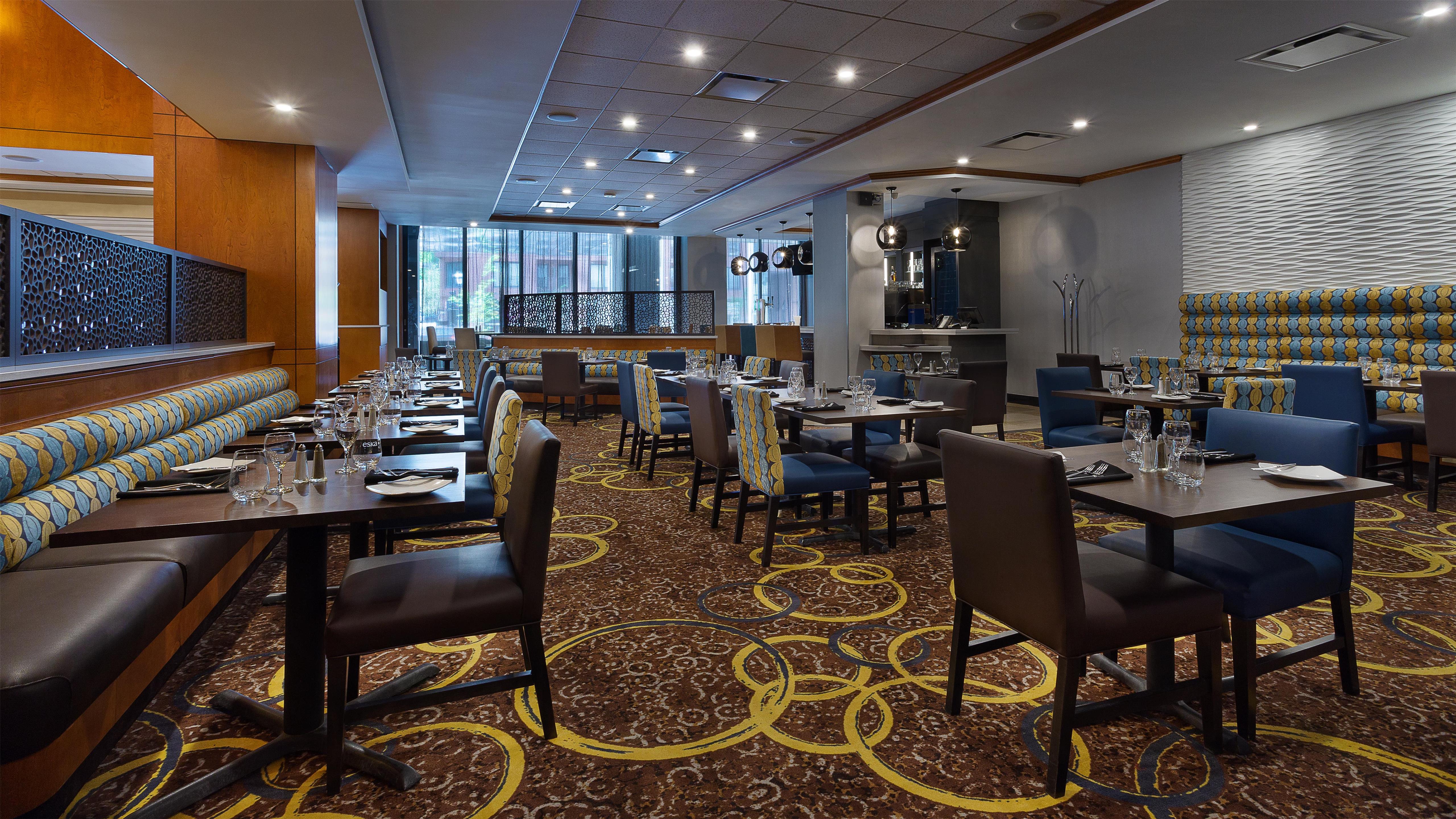 Restaurant | Hilton Garden Inn Montreal Centre-Ville